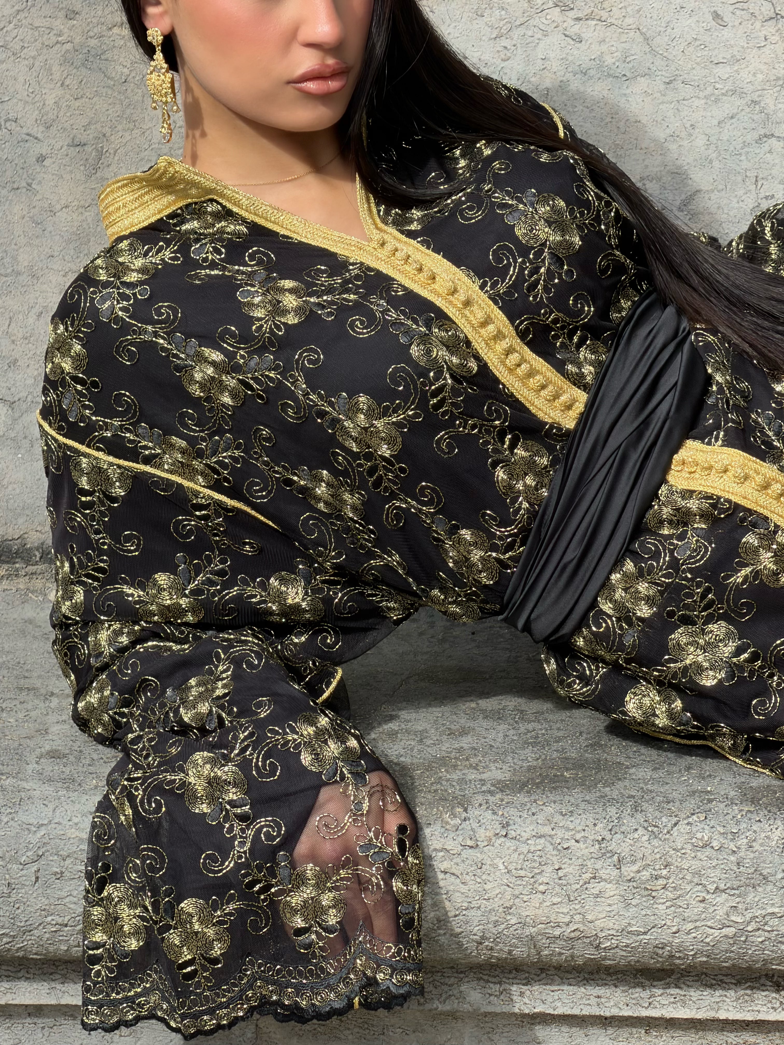 Caftan Tulle Noir Brodé Or Sfifa