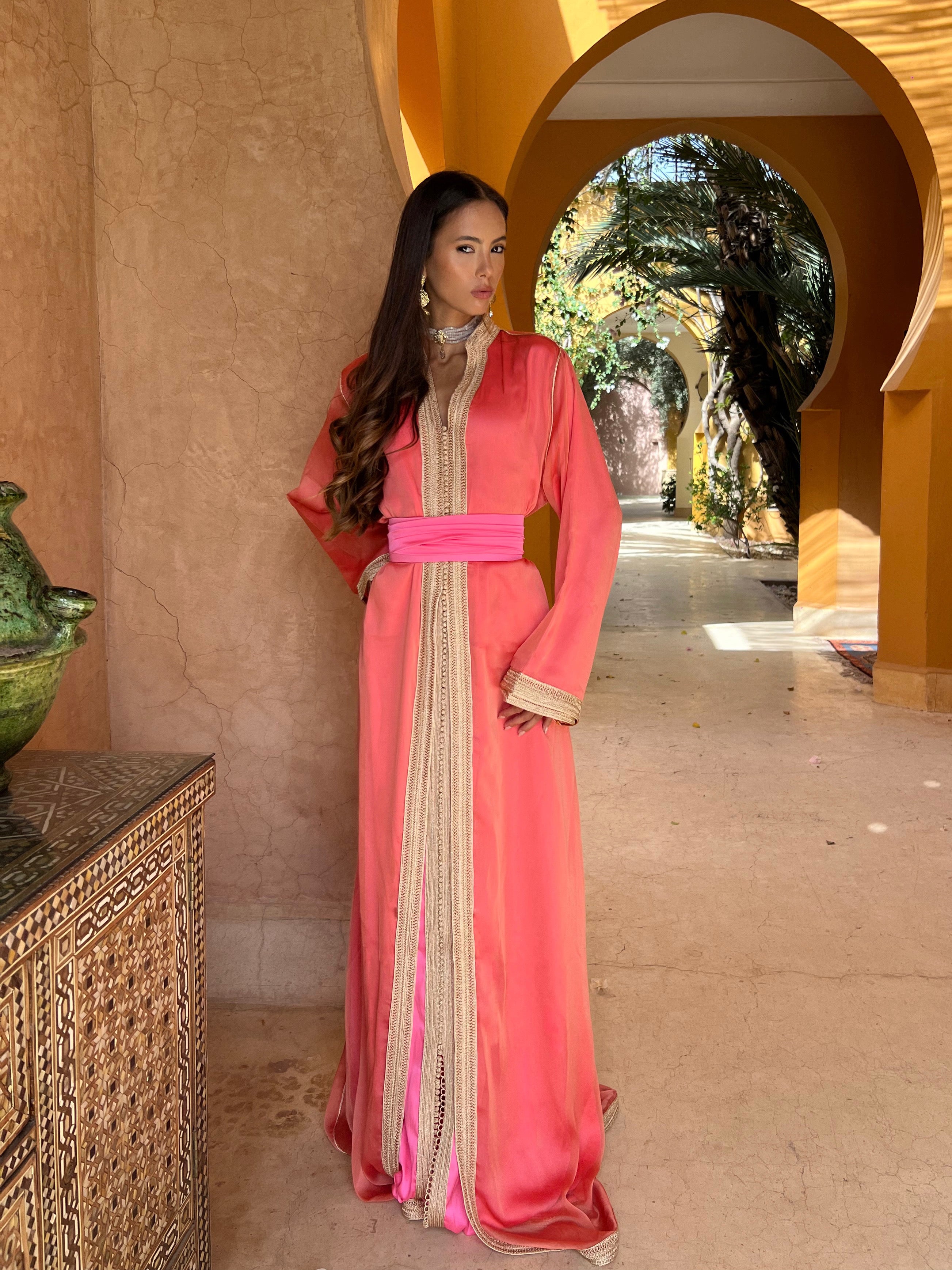 Caftan en Mousseline Française Corail Éclatant