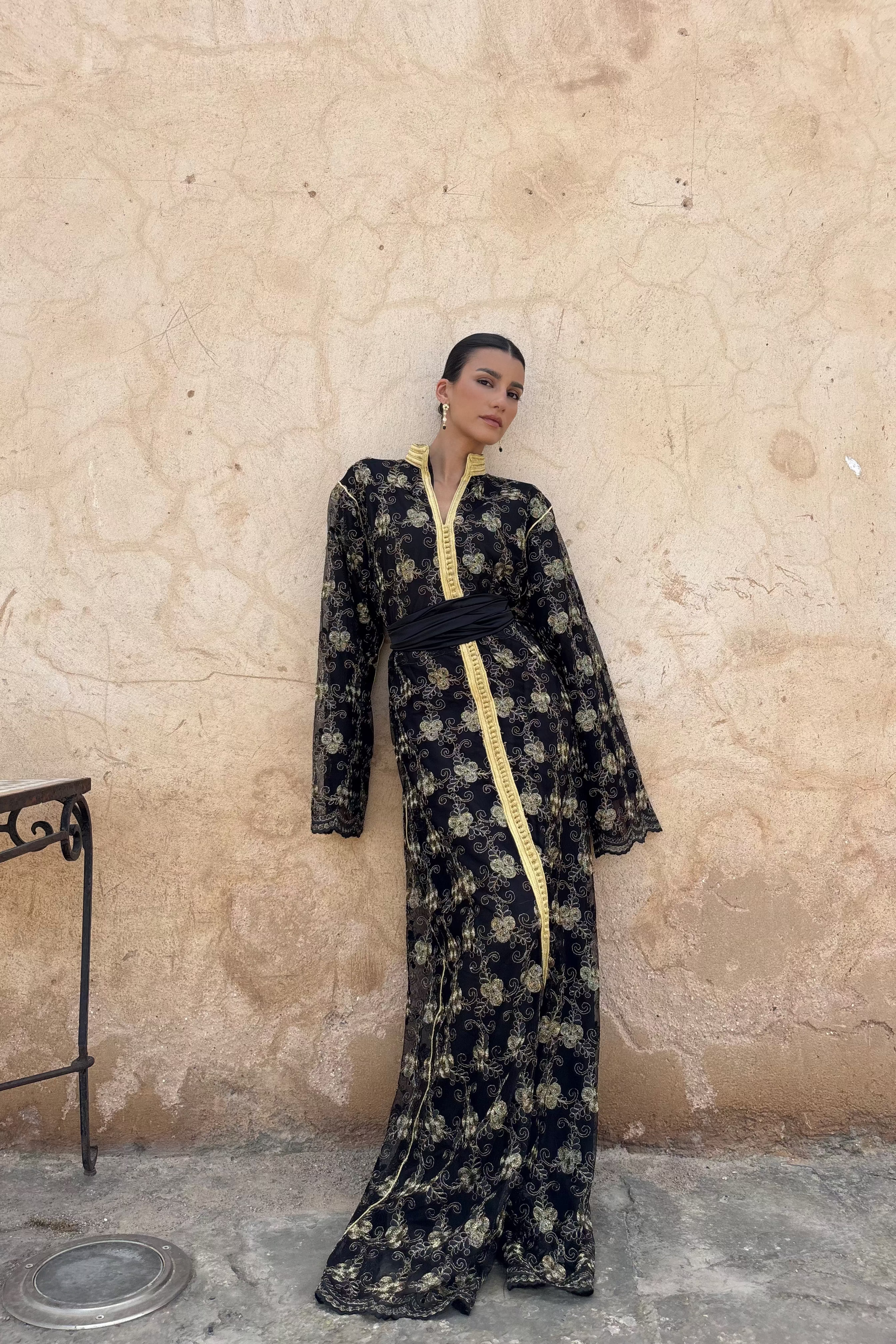 Caftan en Tulle Noir à Broderie Florale Or