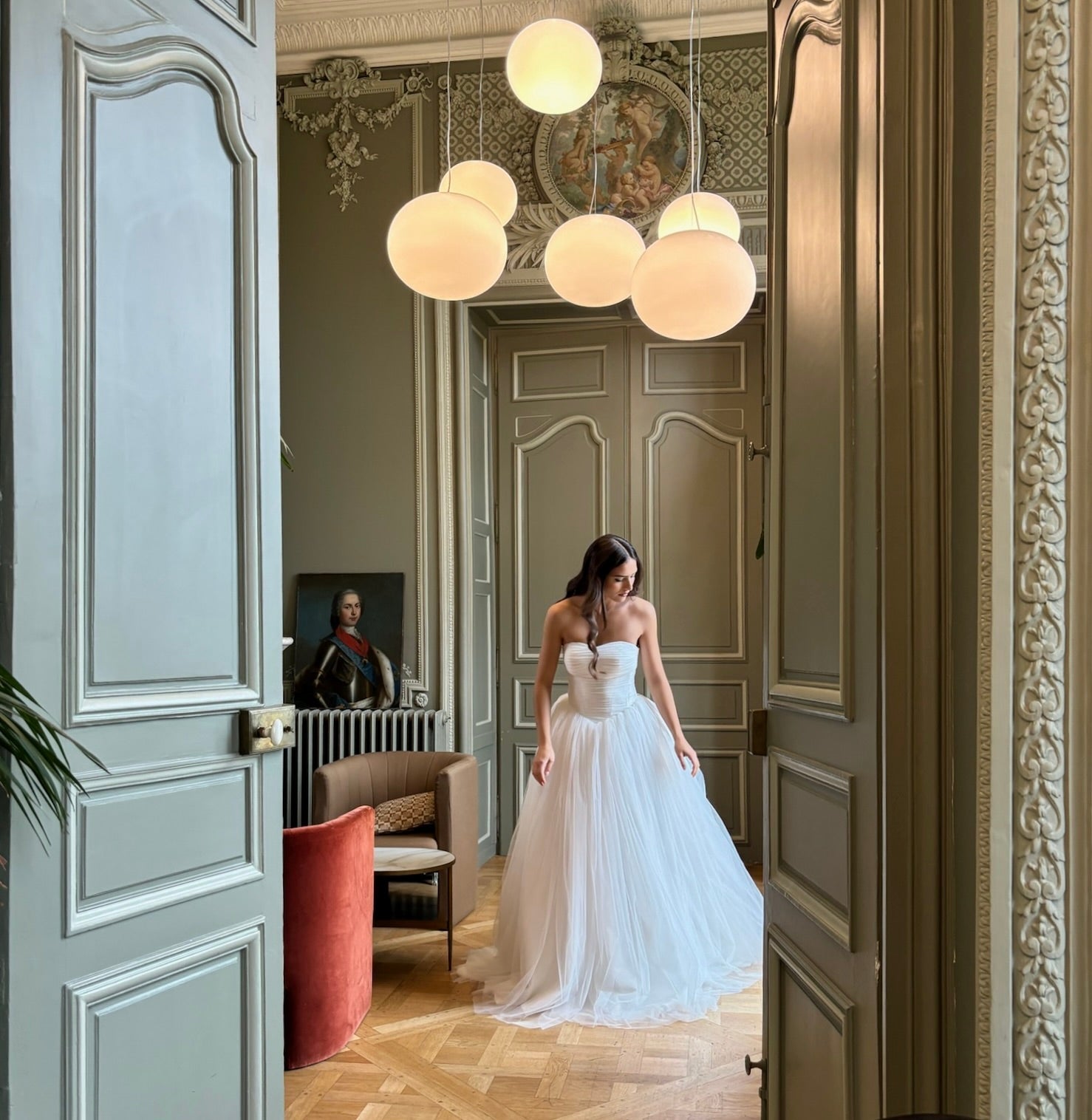 What feminine wedding outfits are on trend?