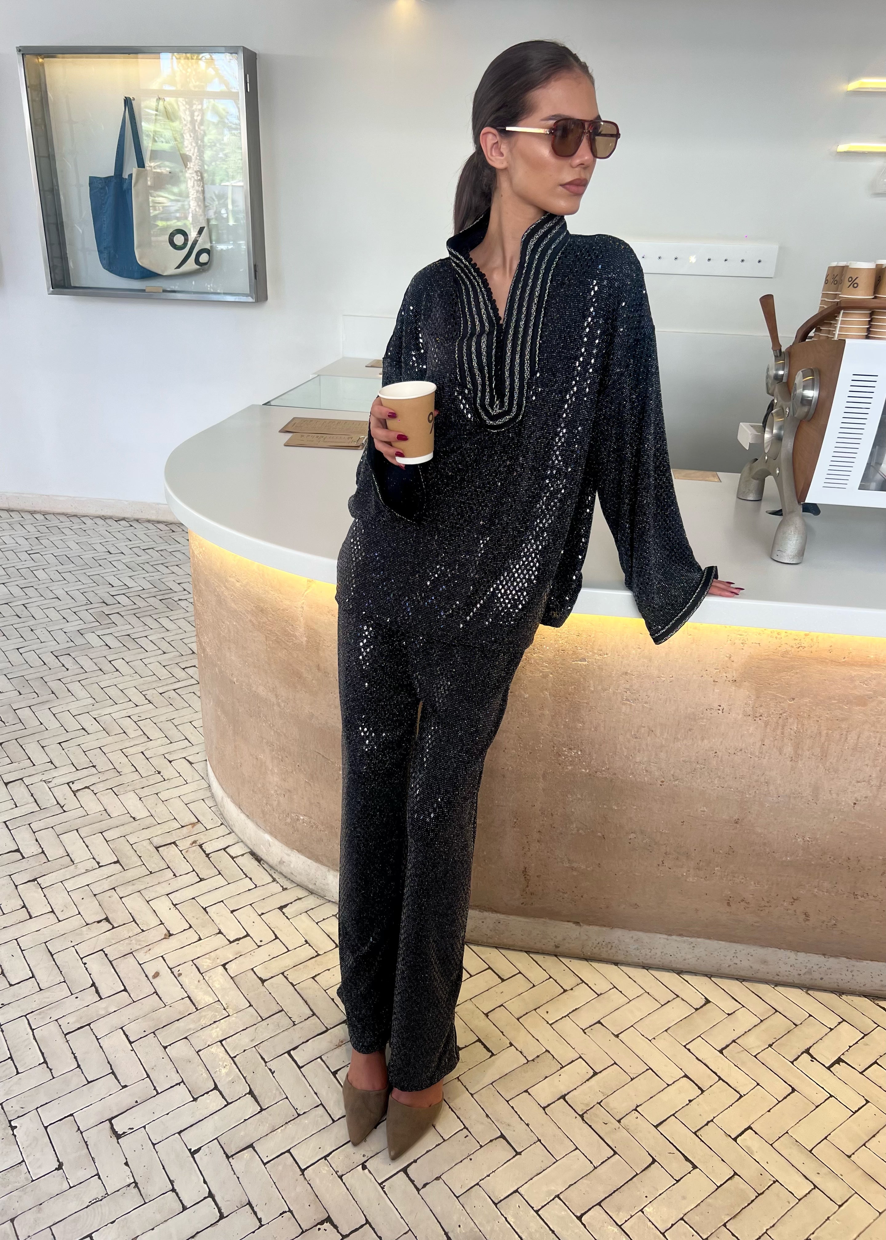 Shirt and pant set in shimmering black jacquard with sfifa, elegant cut and refined style, front view on mannequin