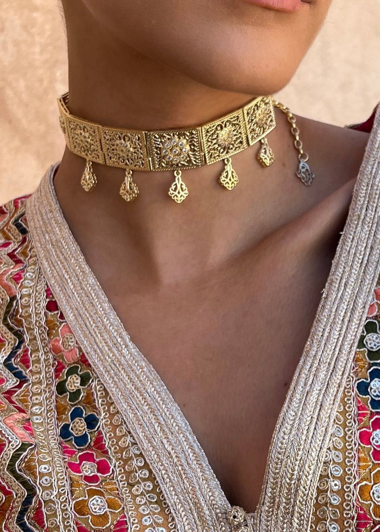 Gold choker