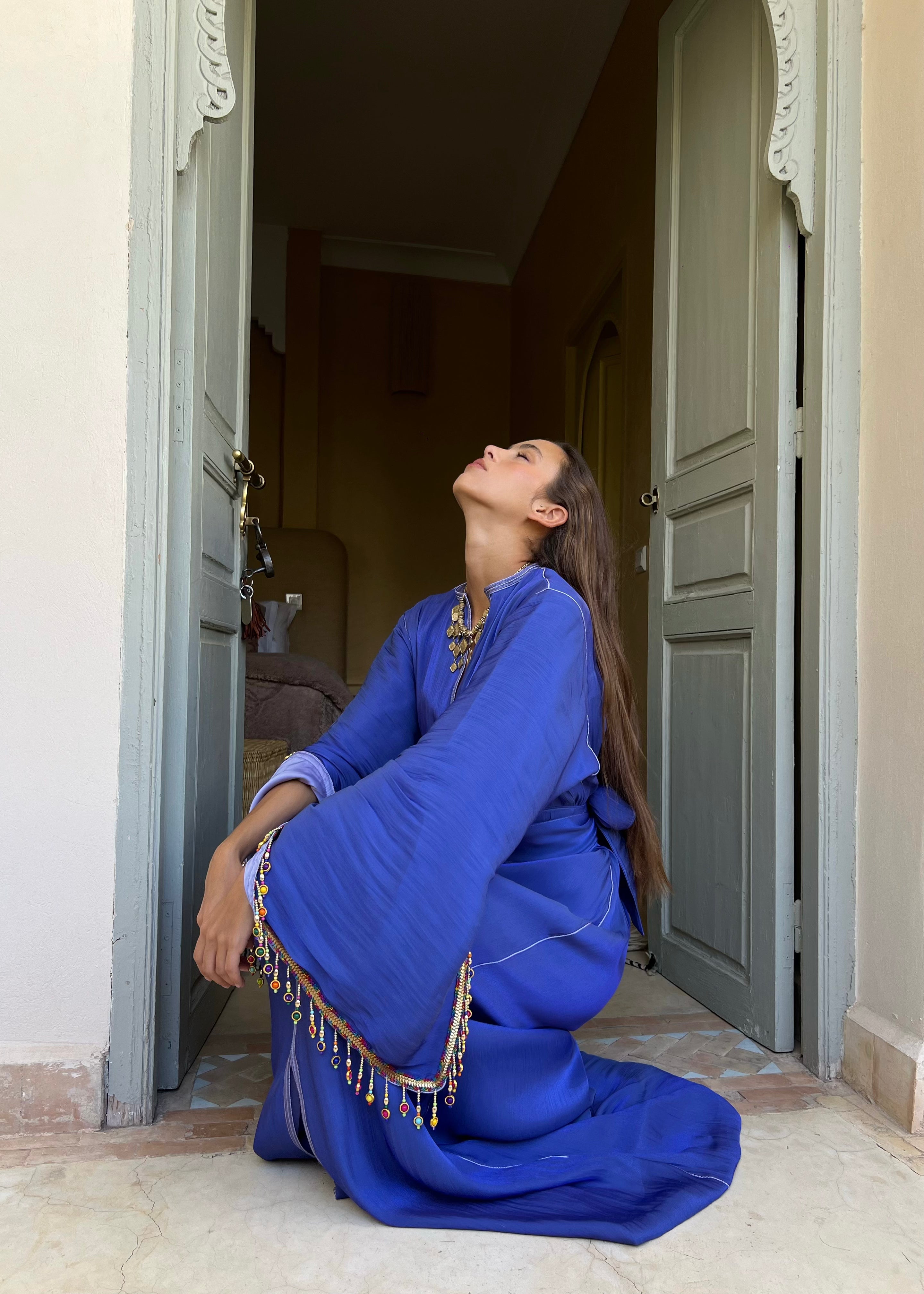 Kabyle Kaftan in moving purple organza, light fabric and luminous reflections of organza voile
