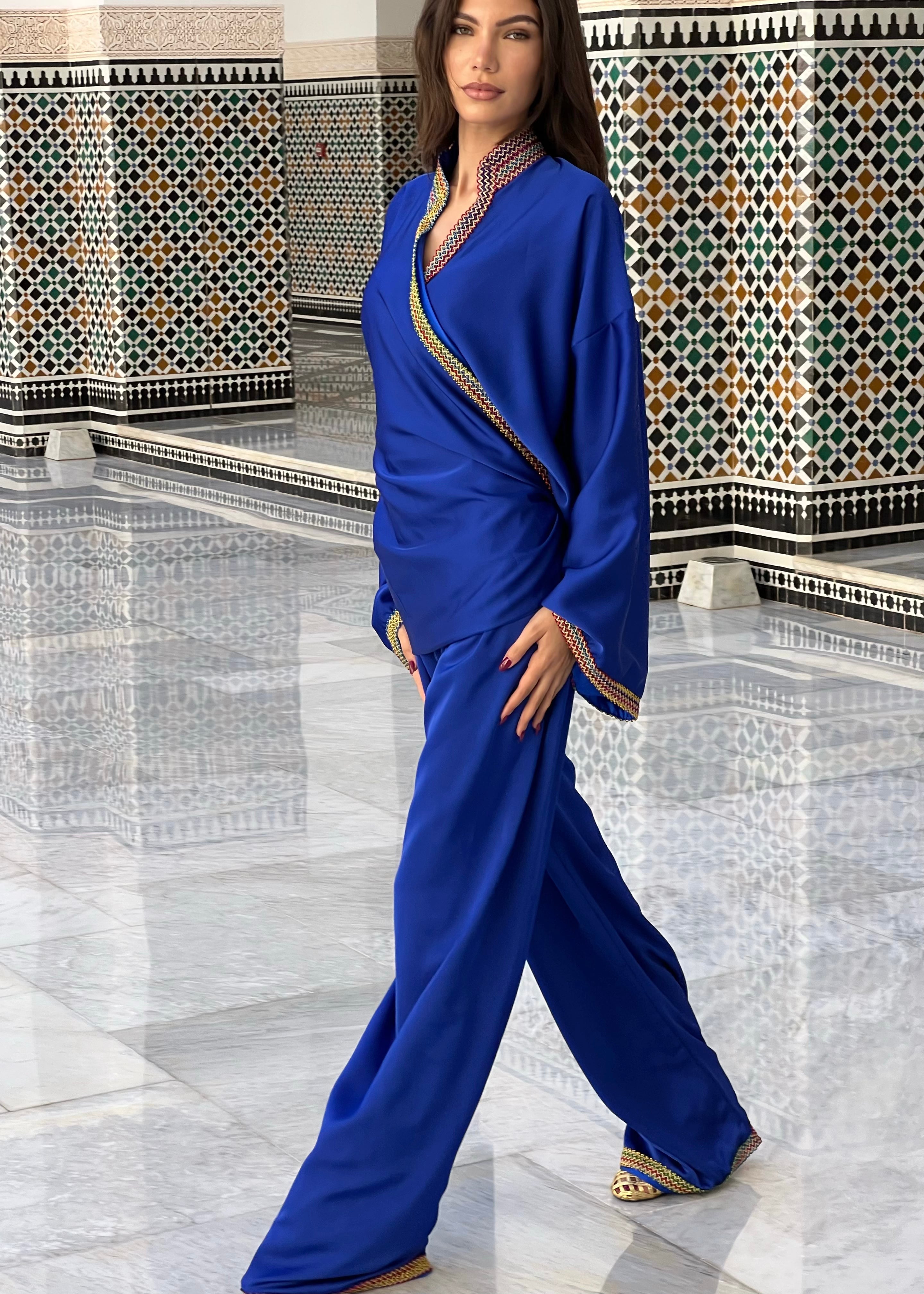 Shirt and pant set in blue silk drape embroidered with moving Kabyle motifs, fluid and refined effect.