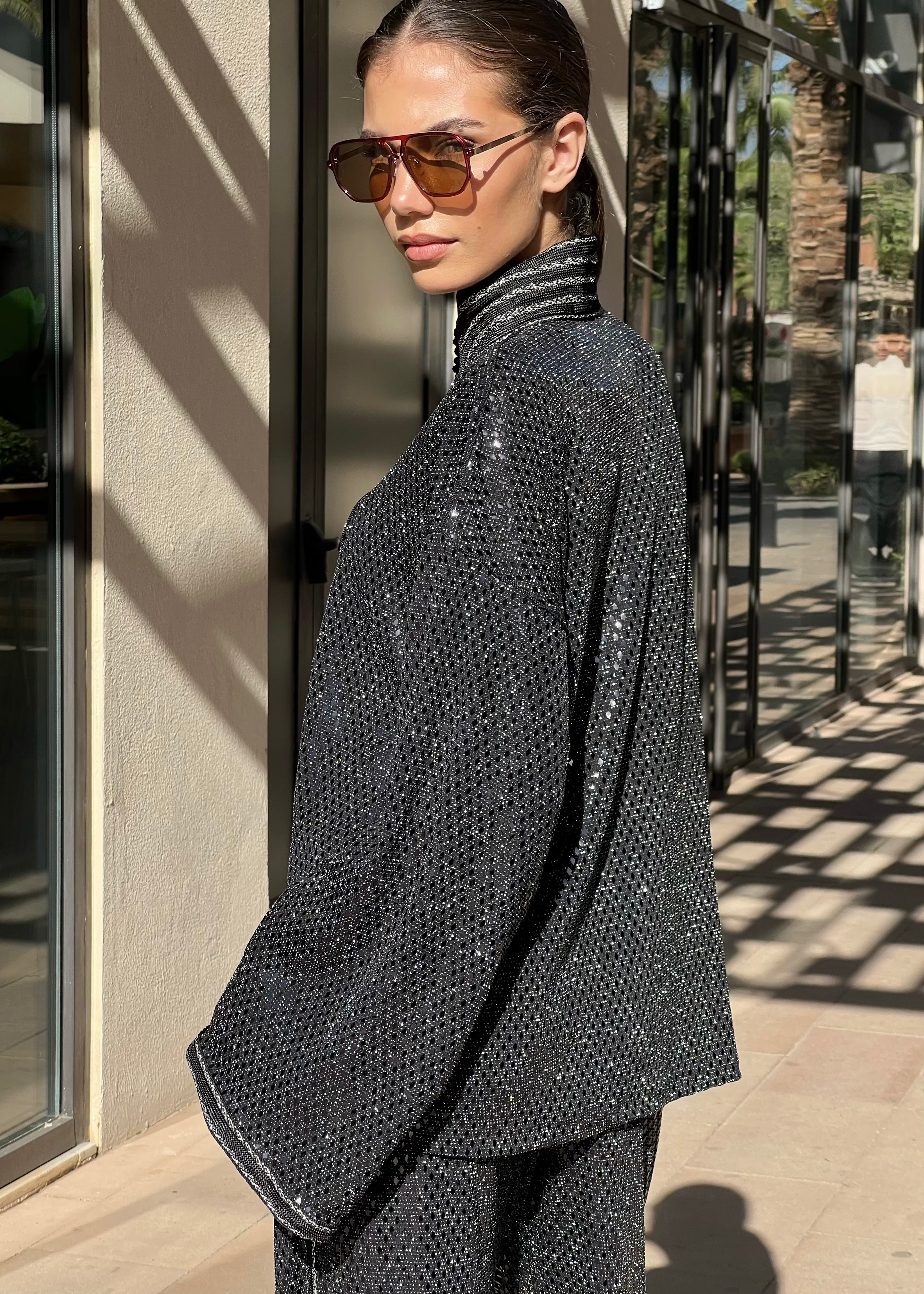 Shirt and pants ensemble in shimmering black jacquard with sfifa worn by model, elegant and contemporary style inspired by Moroccan craftsmanship