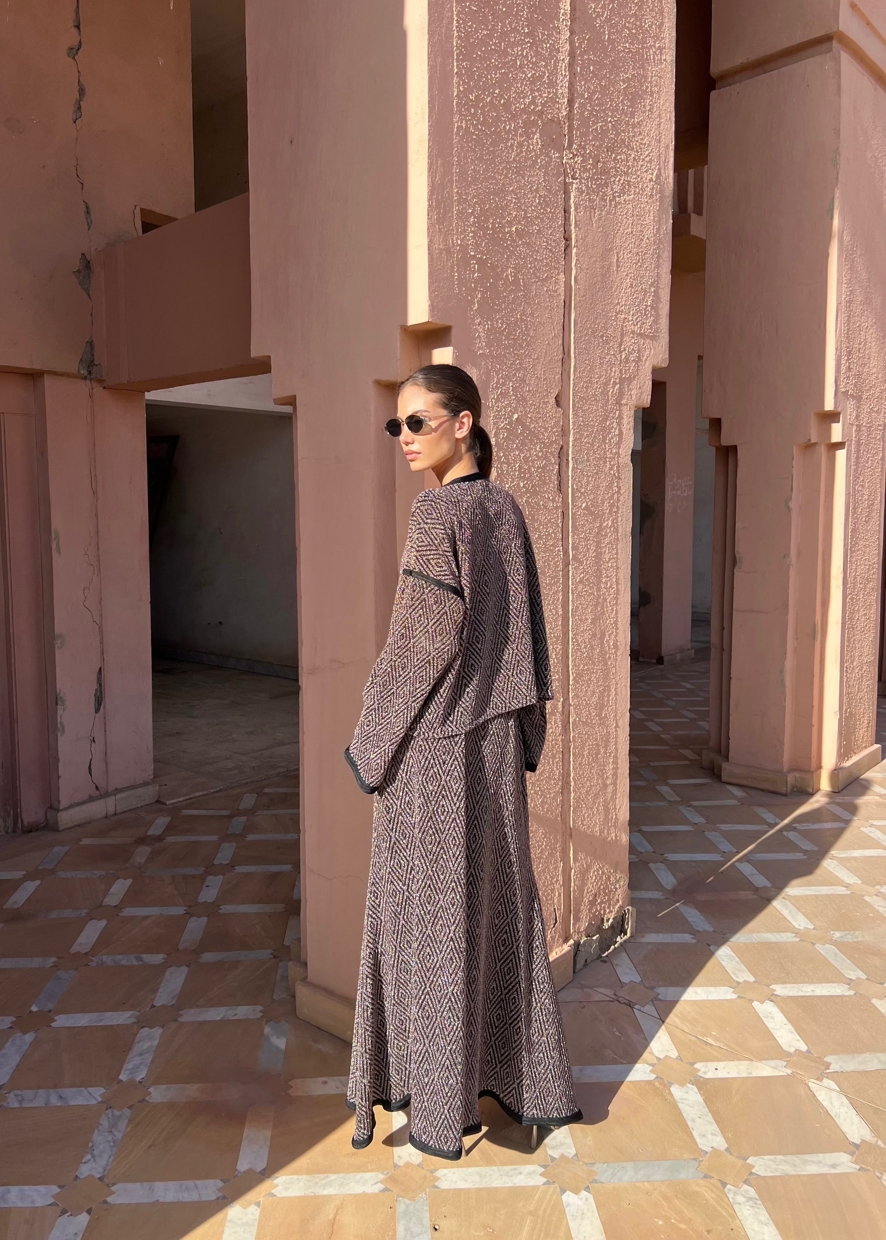 Back of long skirt and shirt ensemble in black and gold jacquard, carefully finished with gold sfifa on edges