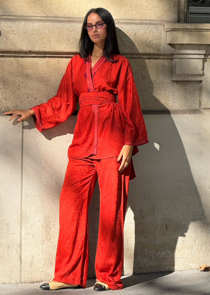 Kimono and red trouser set in Mlifa jacquard silk with gold sfifa and burgundy buttons, front view
