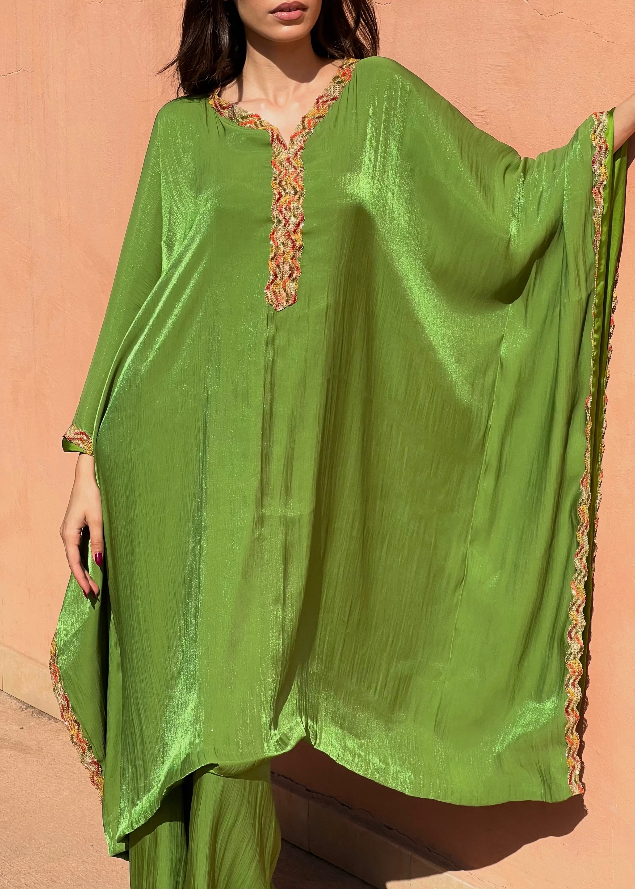 Tunic set in green organza embroidered with moving Kabyle motifs, light fabric with luminous highlights