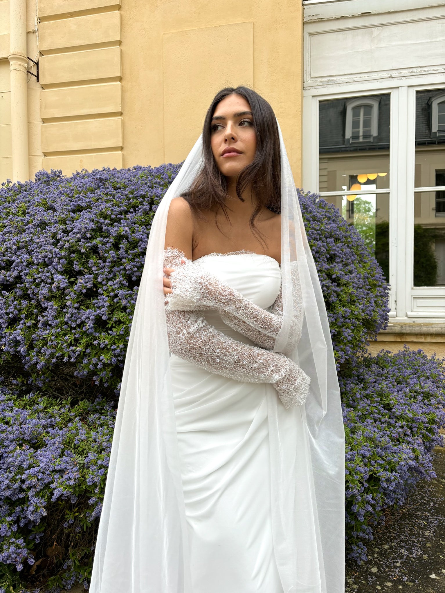 Zoom on detachable bridal sleeves in beaded lace, detail of the beads and fabric