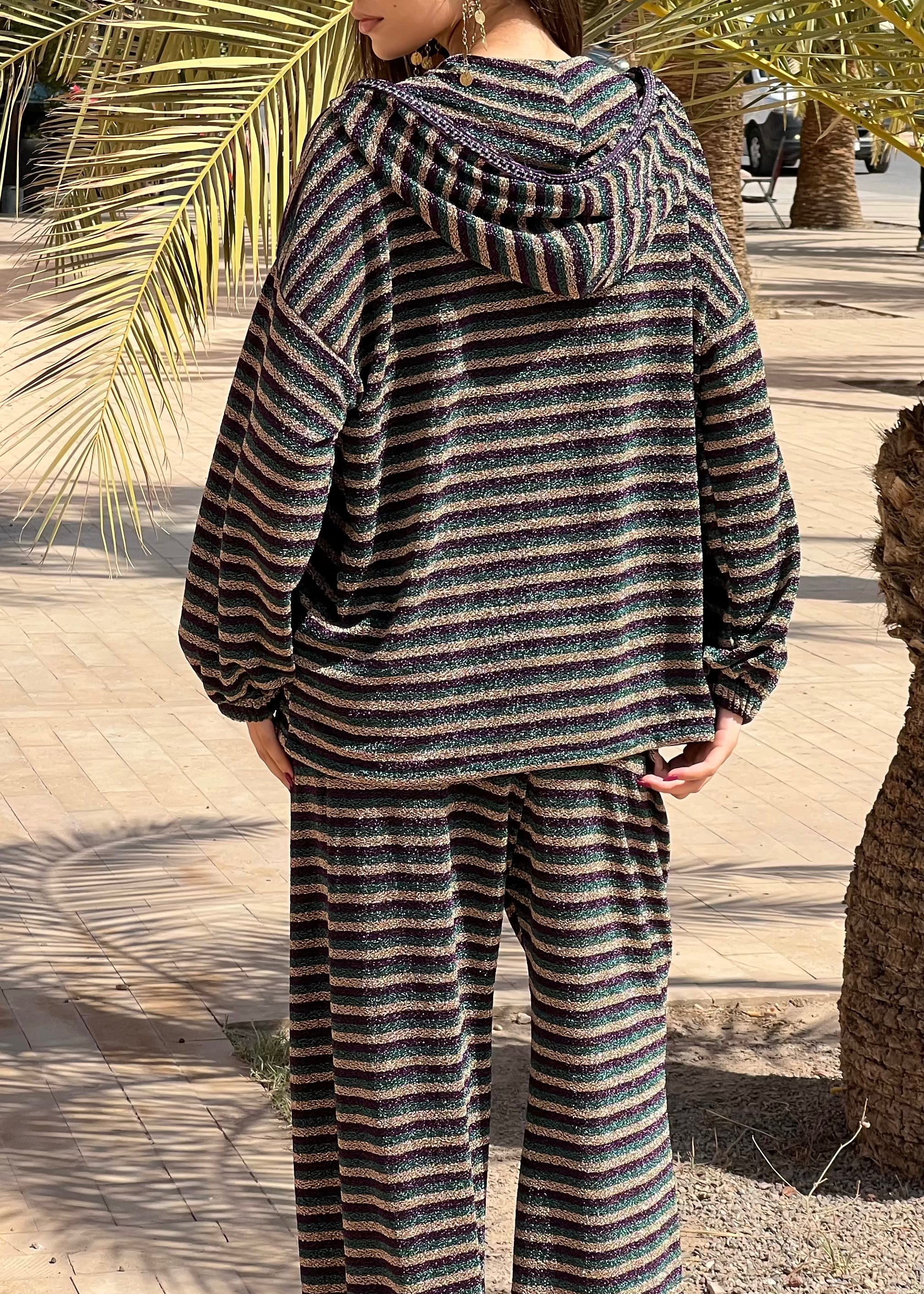 Back in gold, green and burgundy brocaded jacquard, with sfifa details and elegant Moroccan hand-crafted finishes