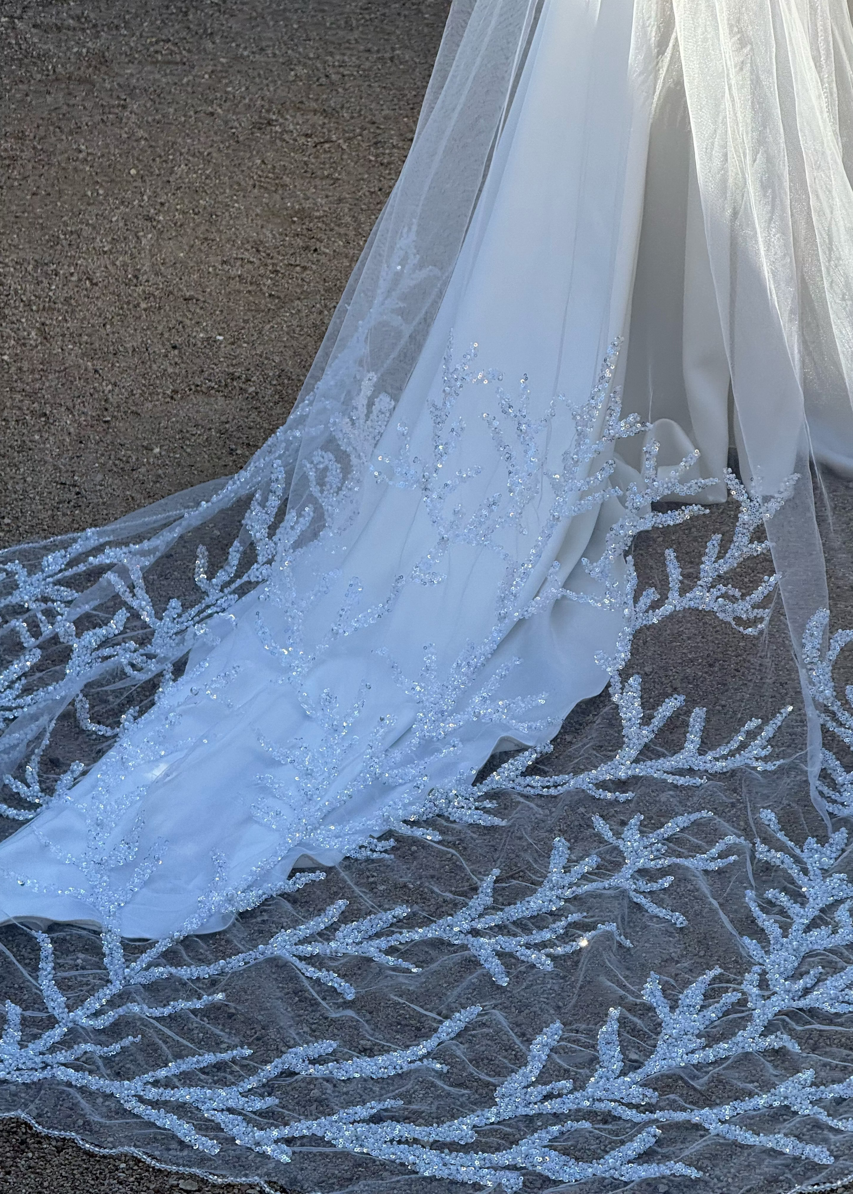 Veil detail: fine foliage-shaped embroidery, adorned with sequins and white pearls