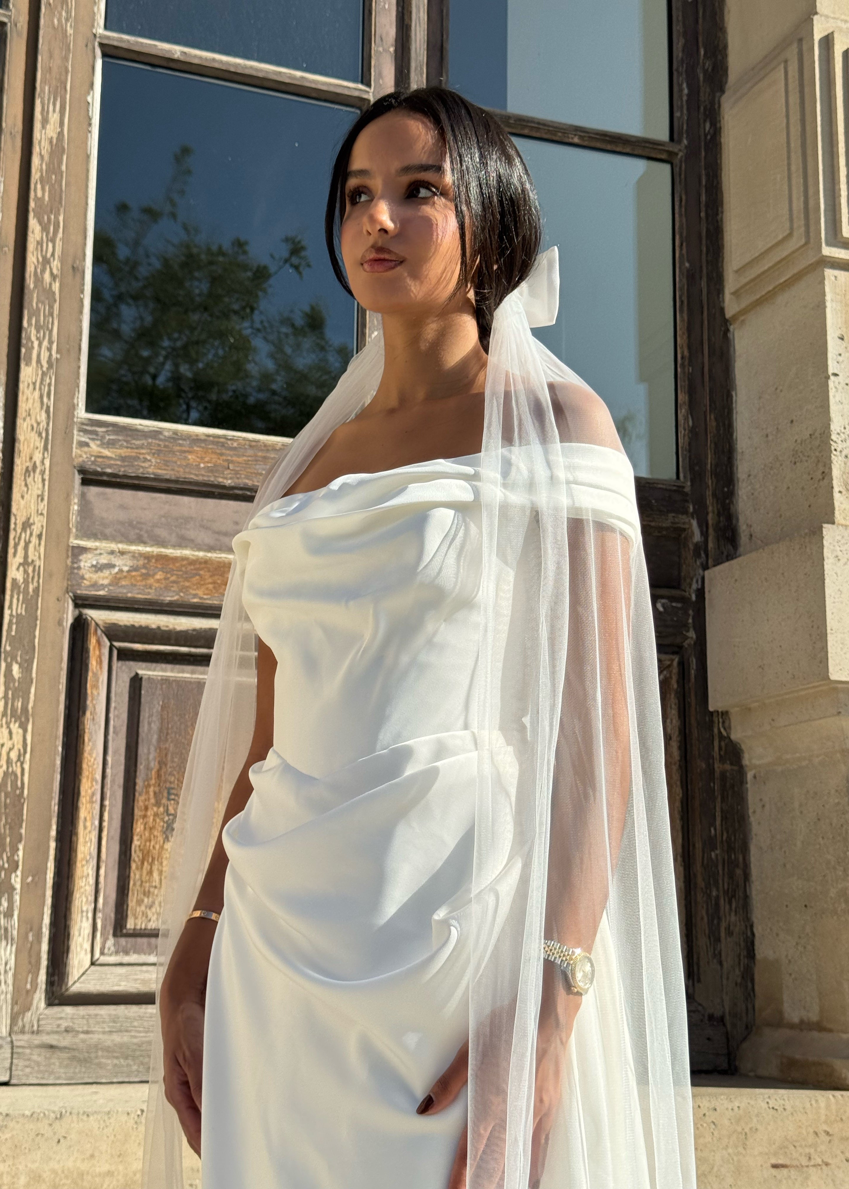 Long tulle wedding veil with bow, front view