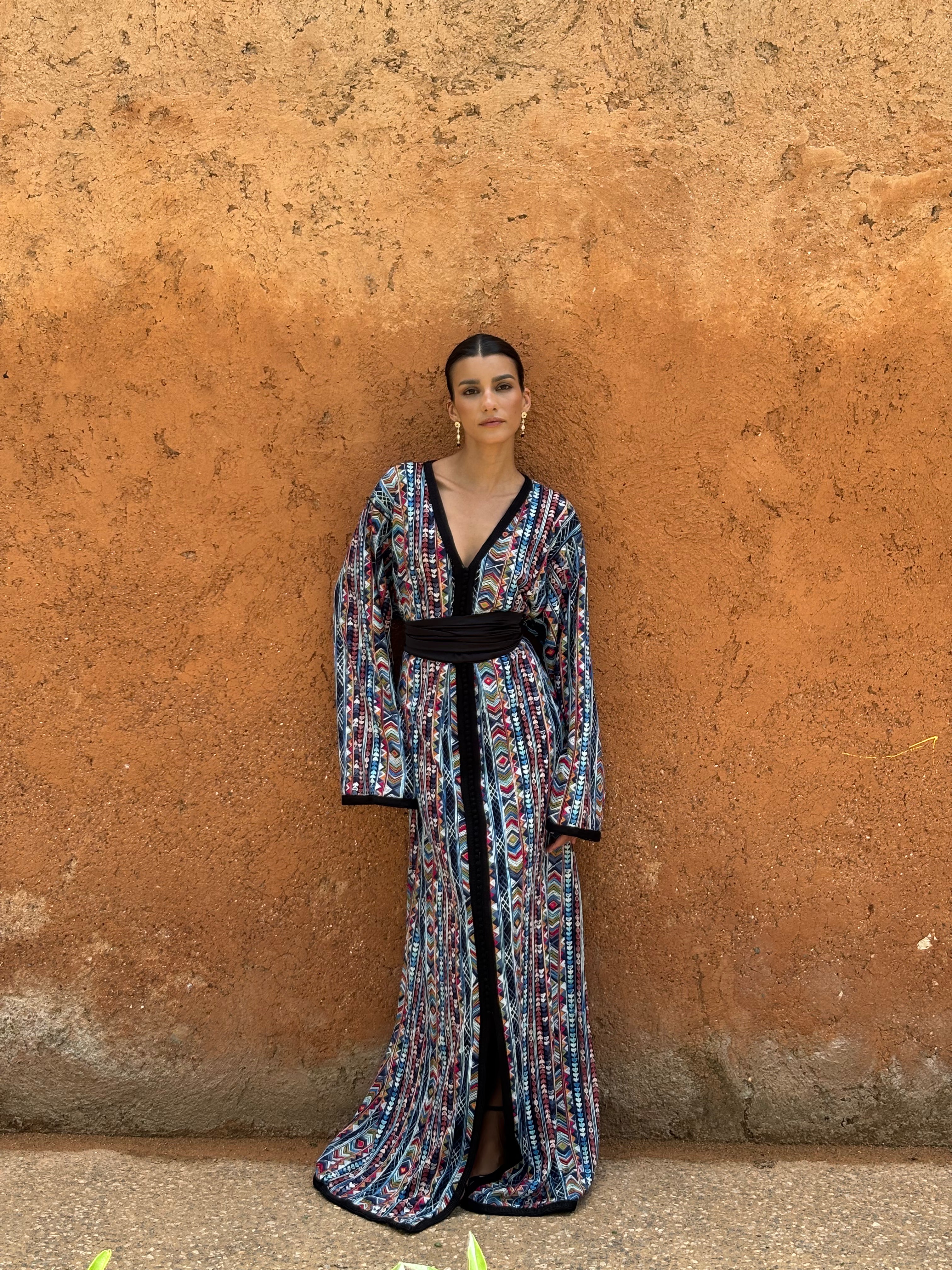 Caftan en Tulle Noir Brodé Multicolore