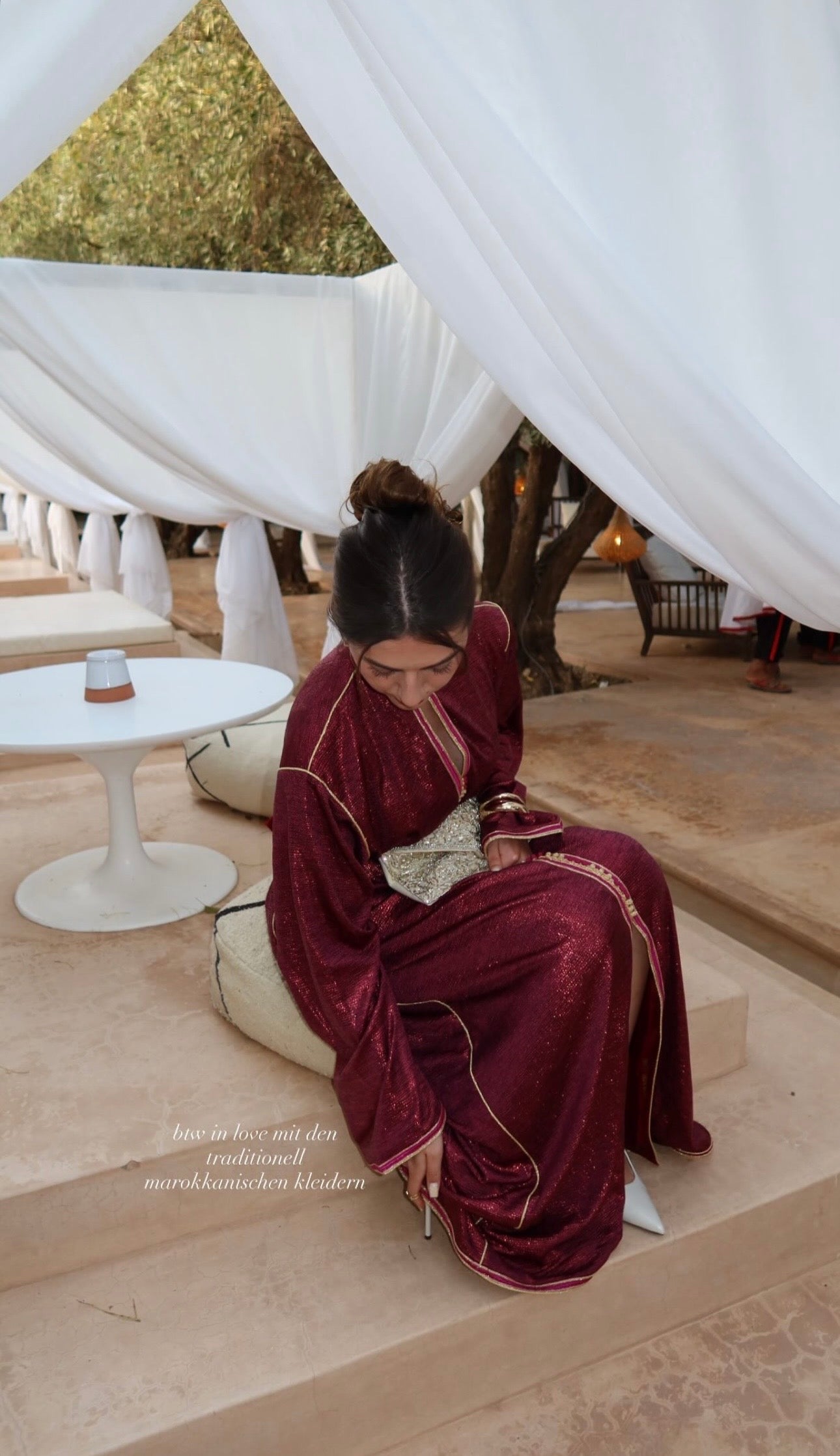 Caftan en Lamé Fuchsia à Col Officier