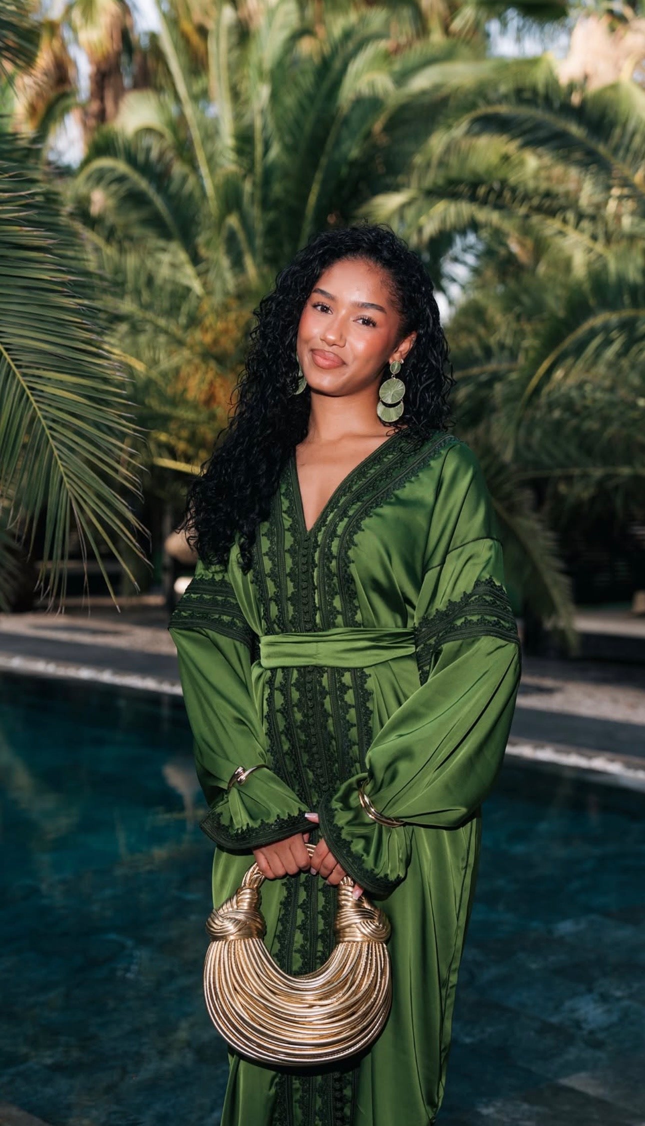 Caftan en Drap de Soie Vert Brodé
