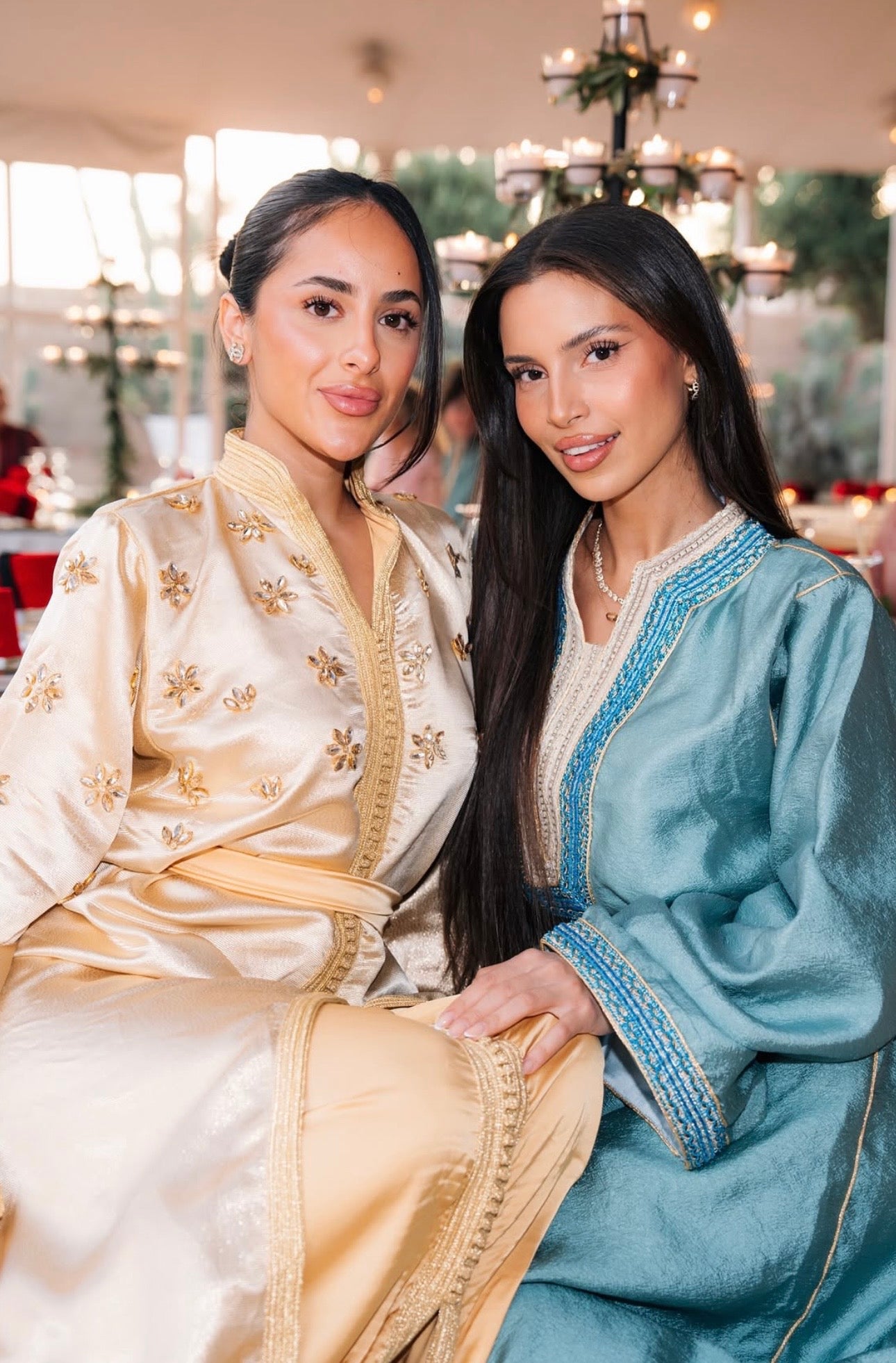 Caftan en Soie Lamée Champagne à Fleurs de Cristaux