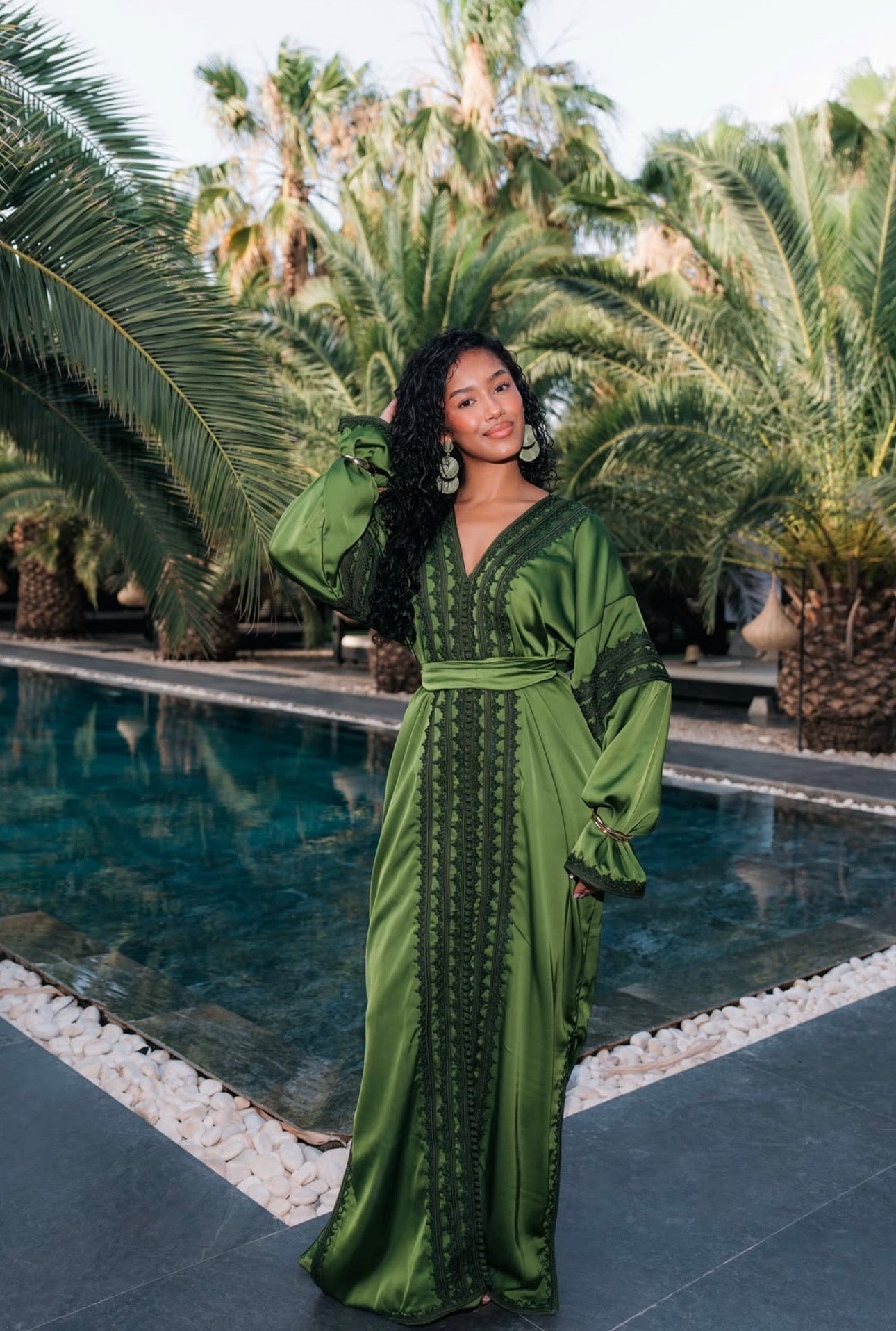 Caftan en Drap de Soie Vert Brodé