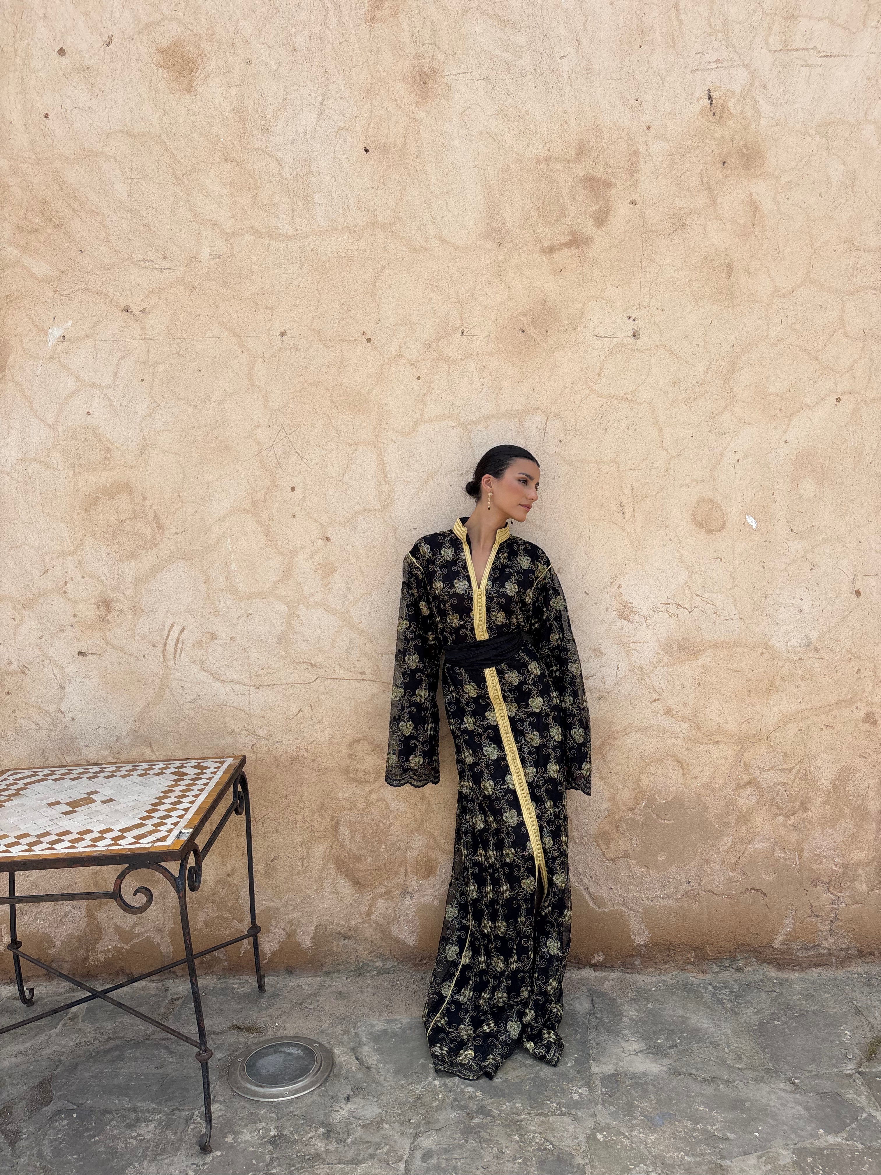 Caftan Tulle Noir Brodé Or Sfifa