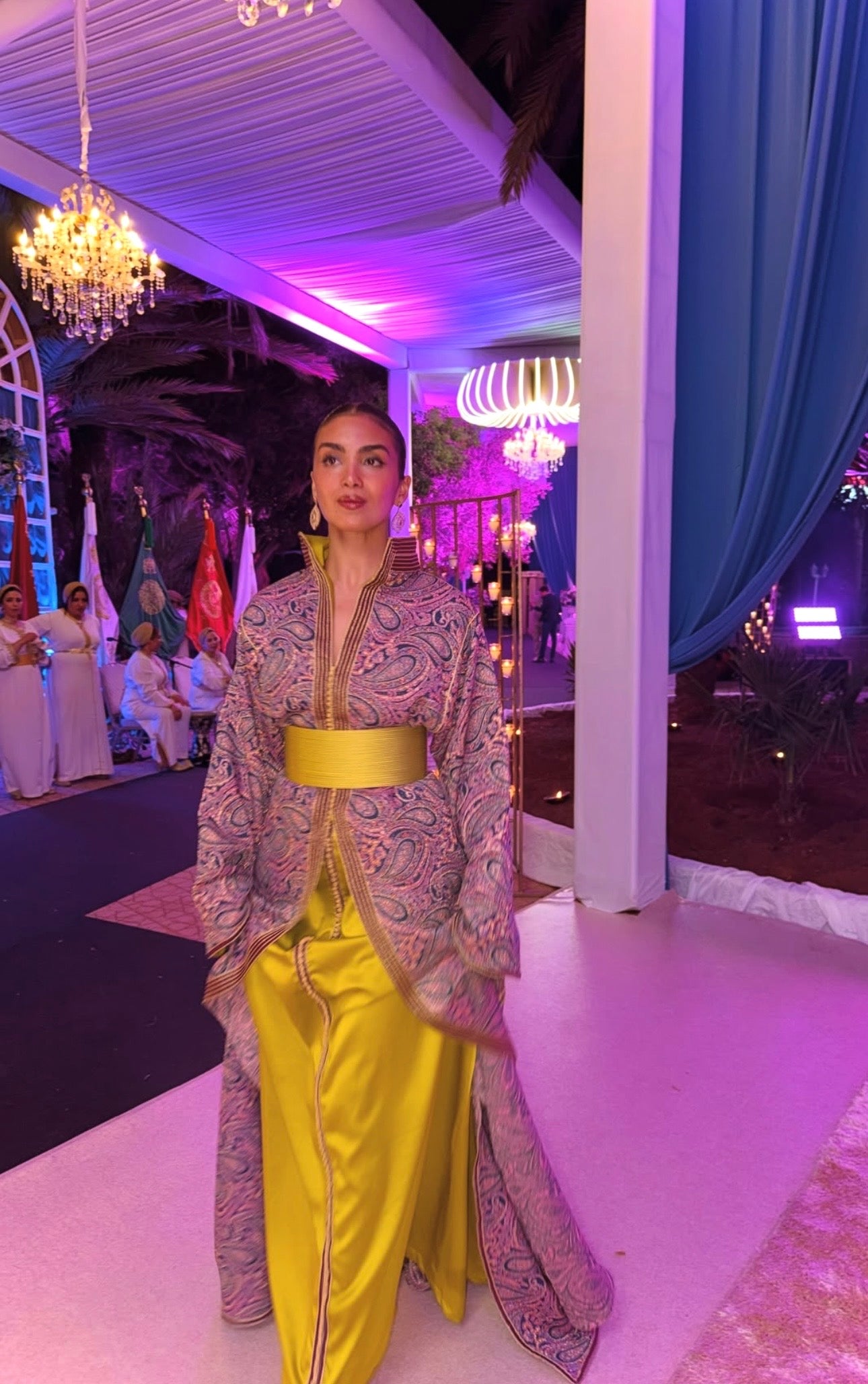 Caftan en Brocart Paisley à Col Officier