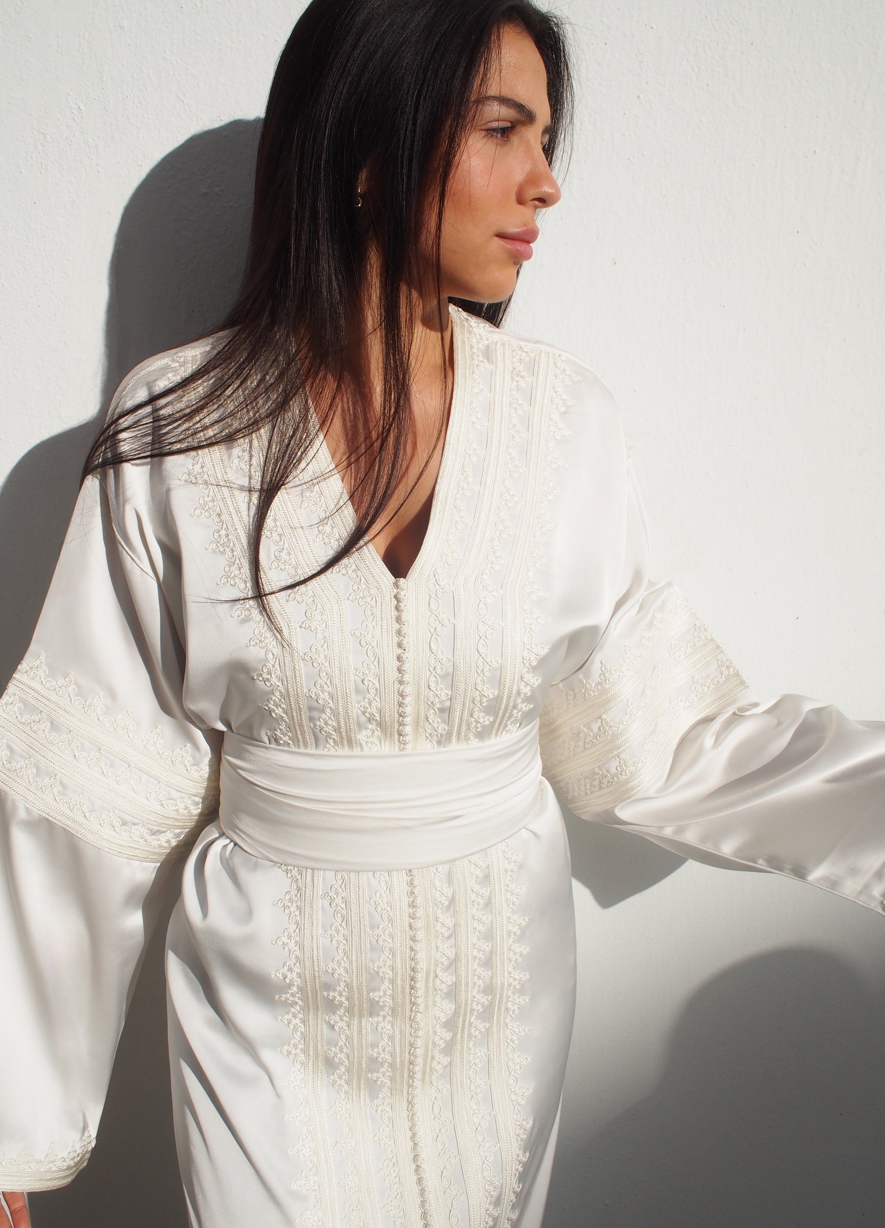Caftan en Drap de Soie Blanc Brodé