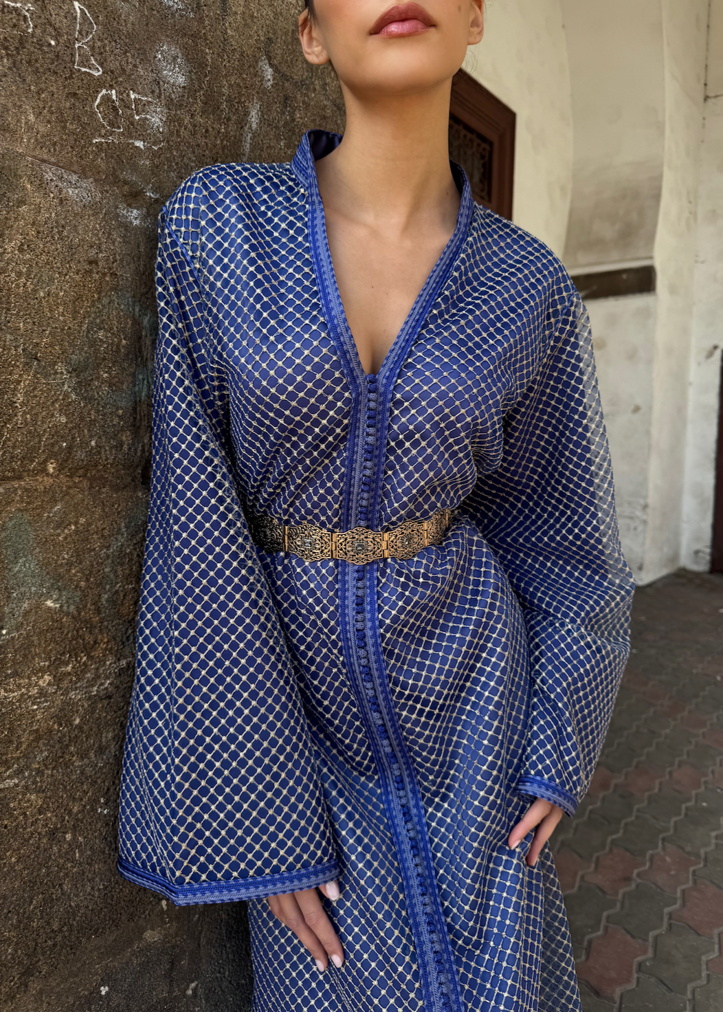 Caftan en Tulle Bleu à Broderies Dorées