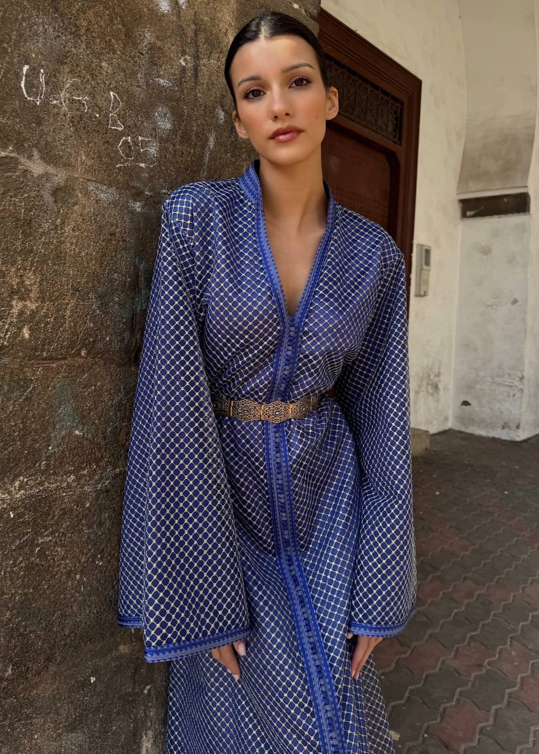 Caftan en Tulle Bleu à Broderies Dorées