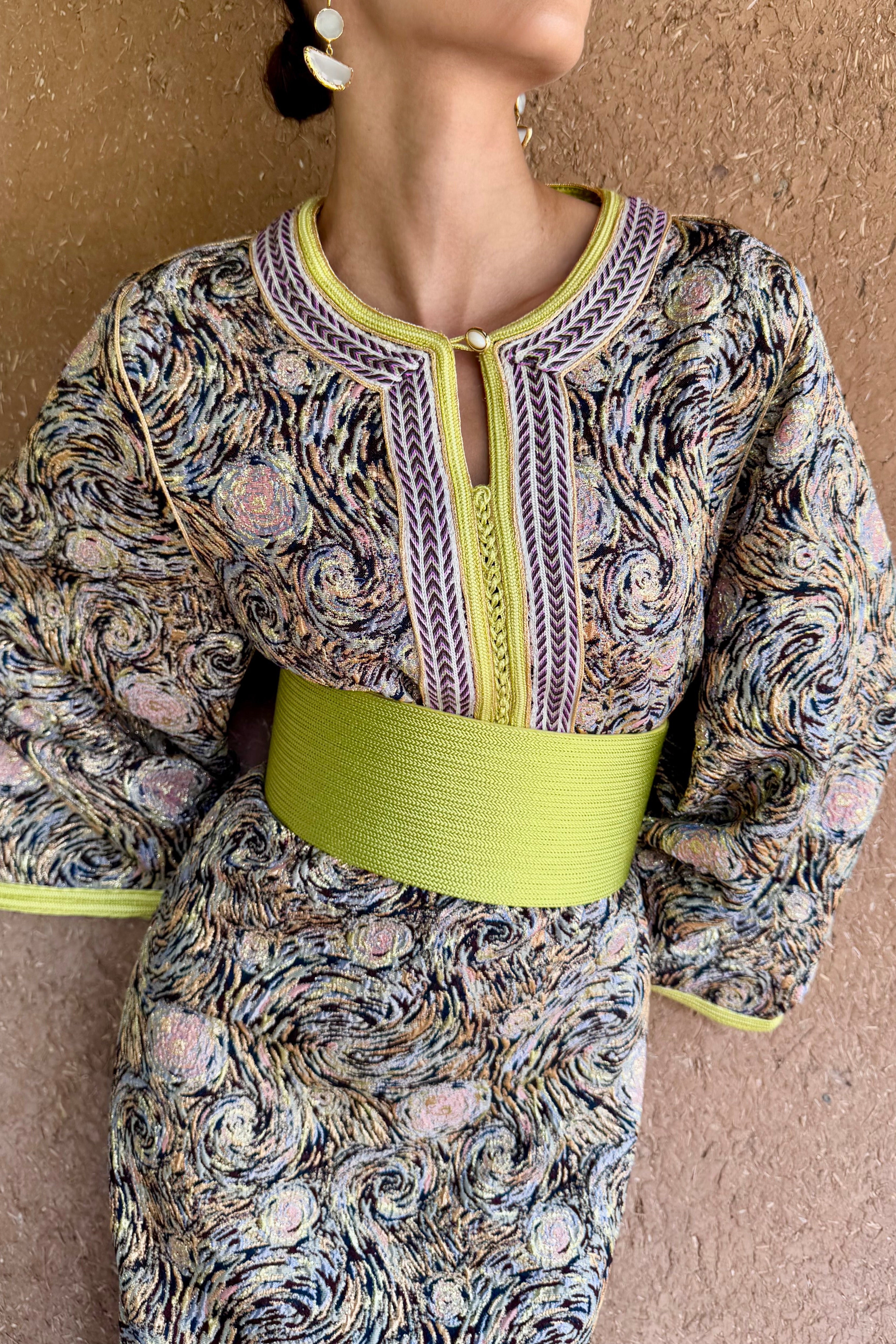 Ceinture Large en Passementerie – Laçage