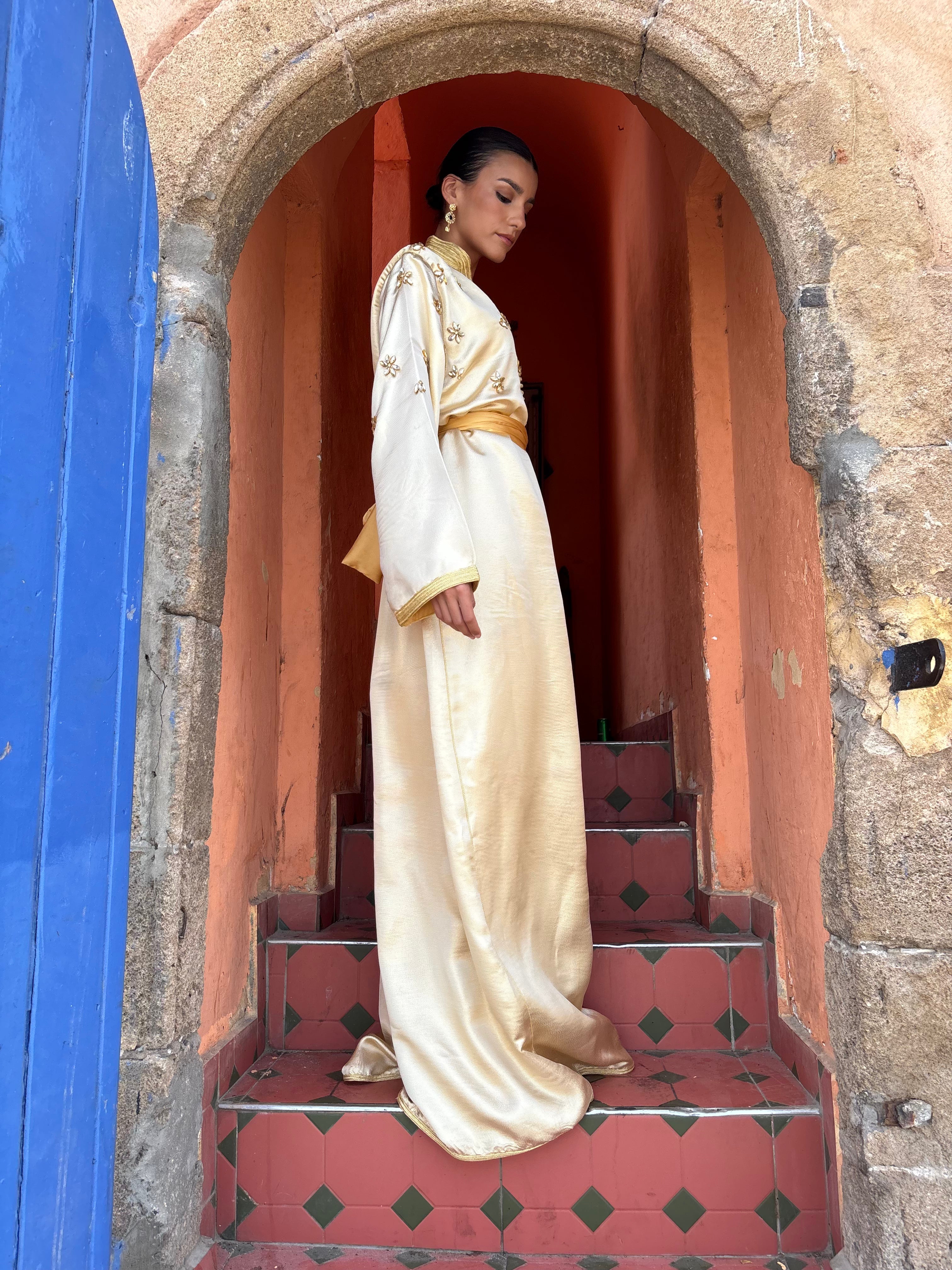 Caftan en Soie Lamée Dorée Perlé