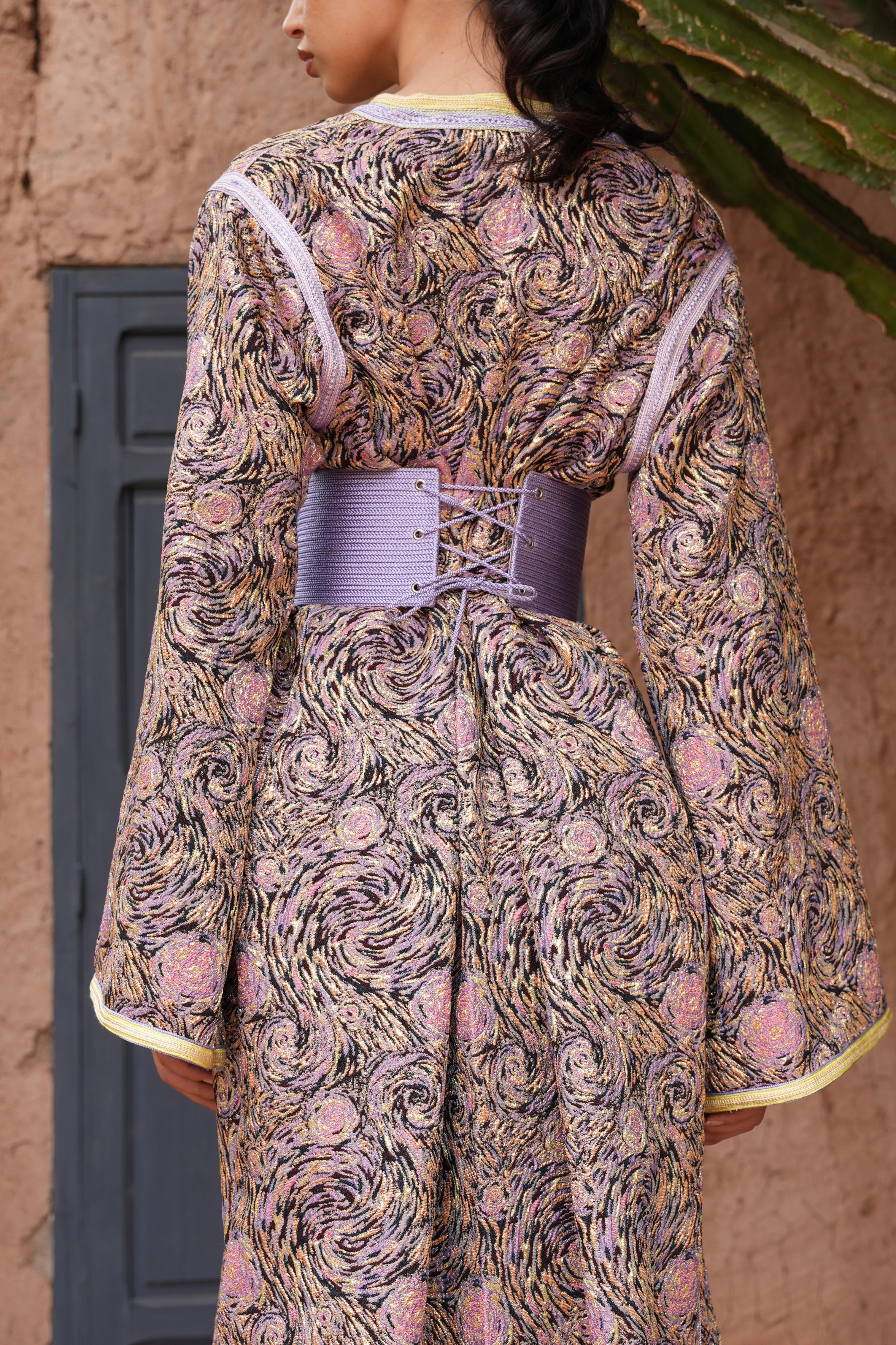 Ceinture Large en Passementerie – Laçage