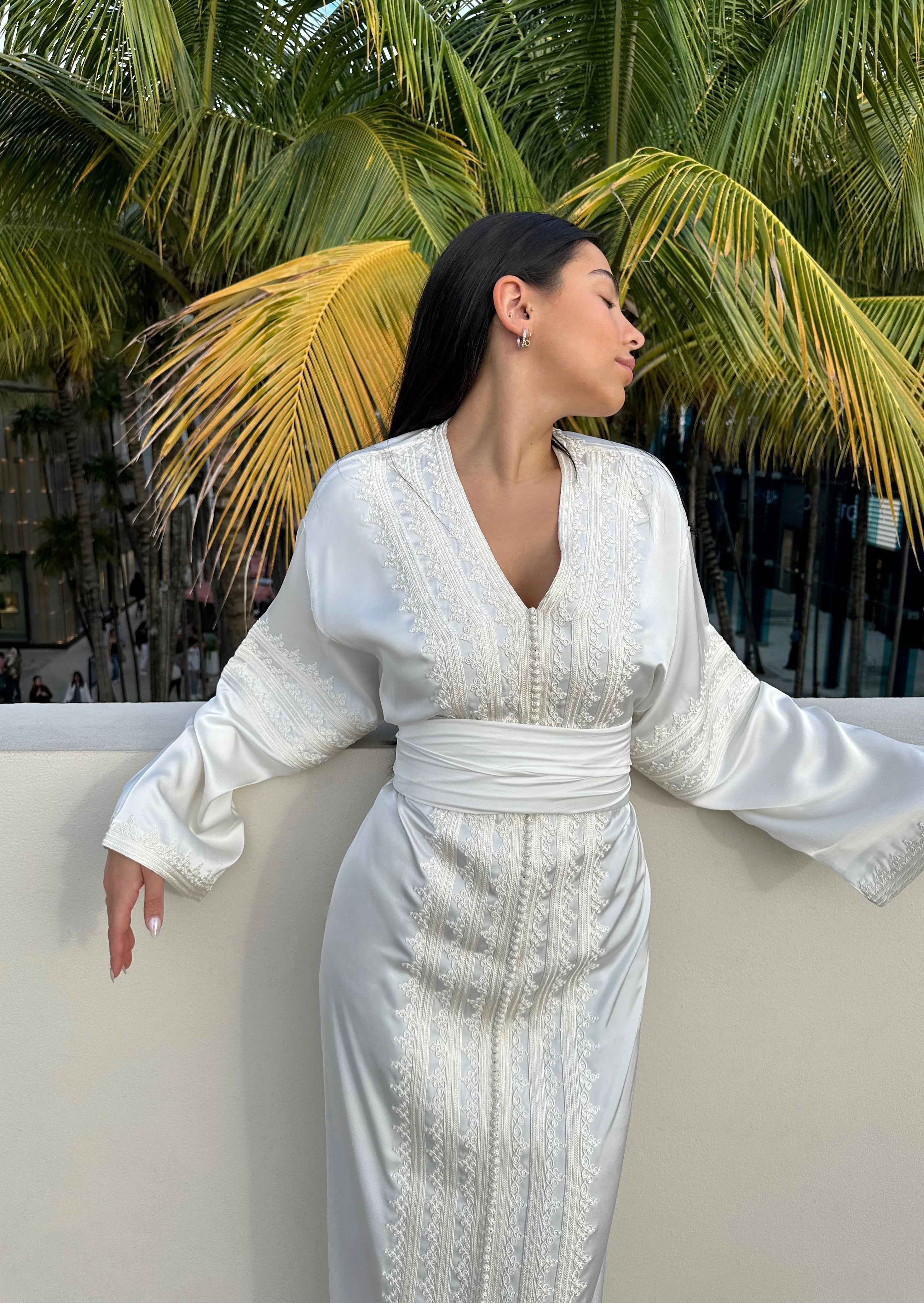 Caftan en Drap de Soie Blanc Brodé