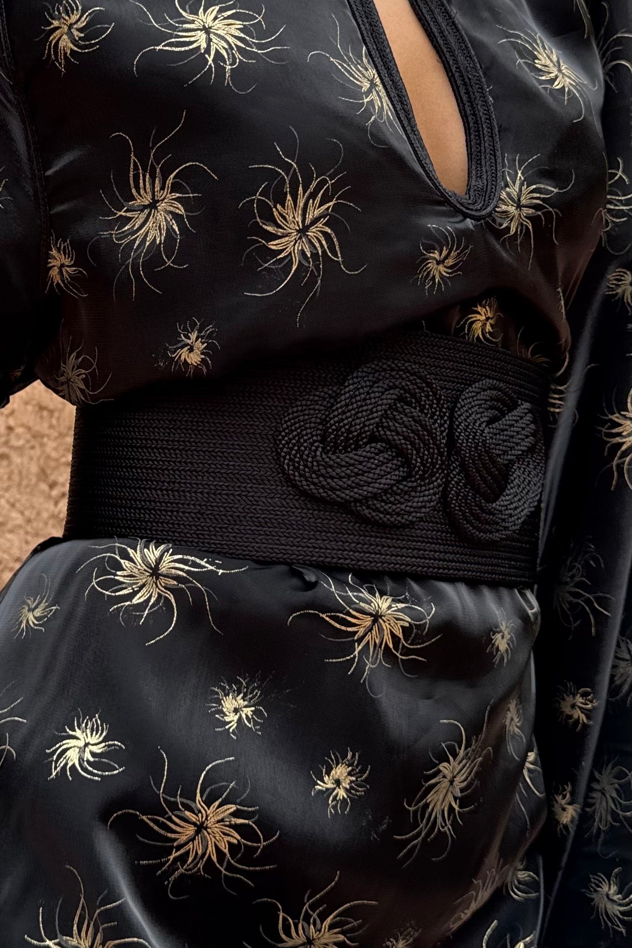 Ceinture Large en Passementerie – Laçage