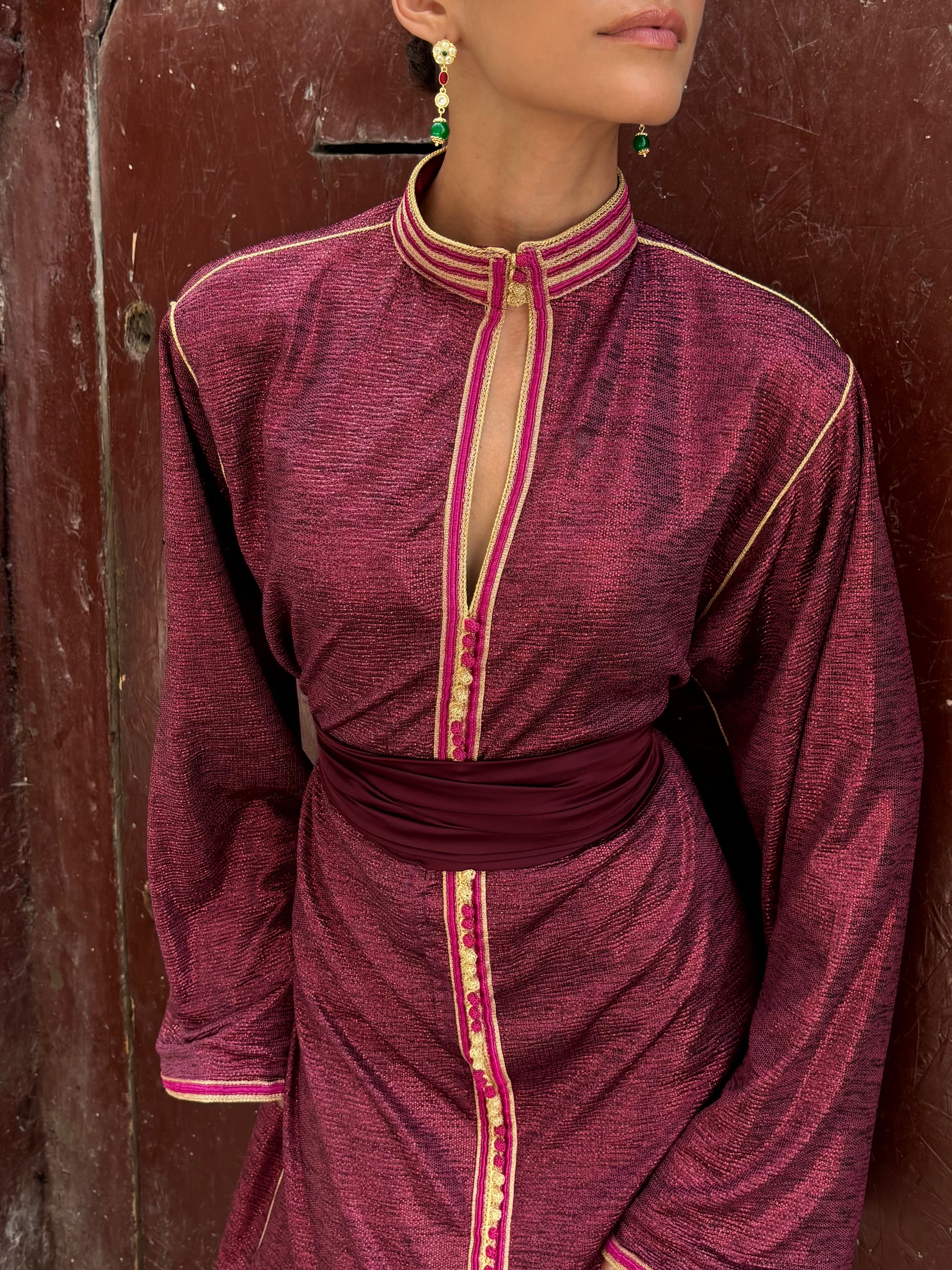 Fuchsia Kaftan with a stand-up collar, in motion