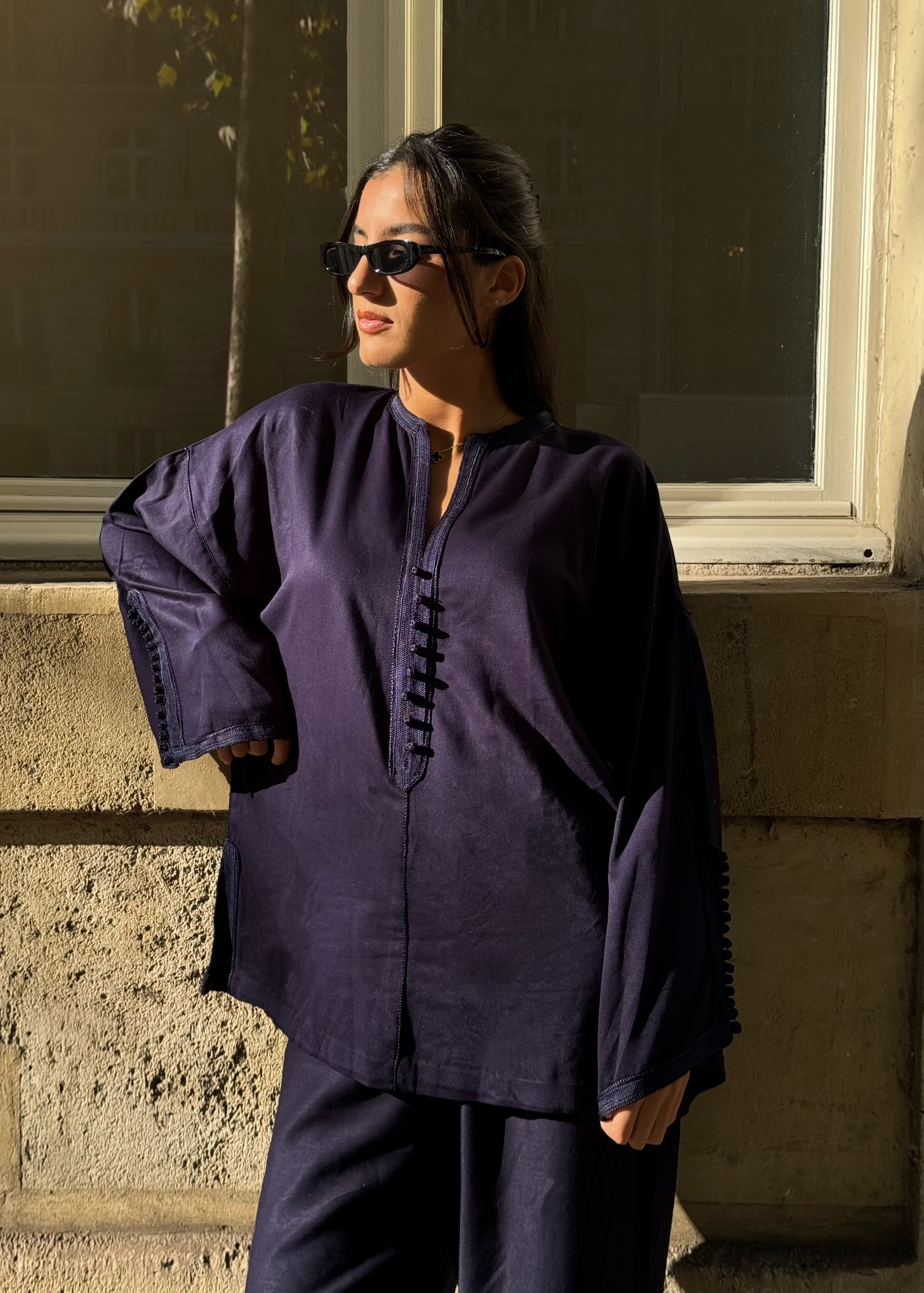 Haut de l’ensemble oriental en soie Mlifa bleu marine, chemise avec sfifa artisanale – style moderne