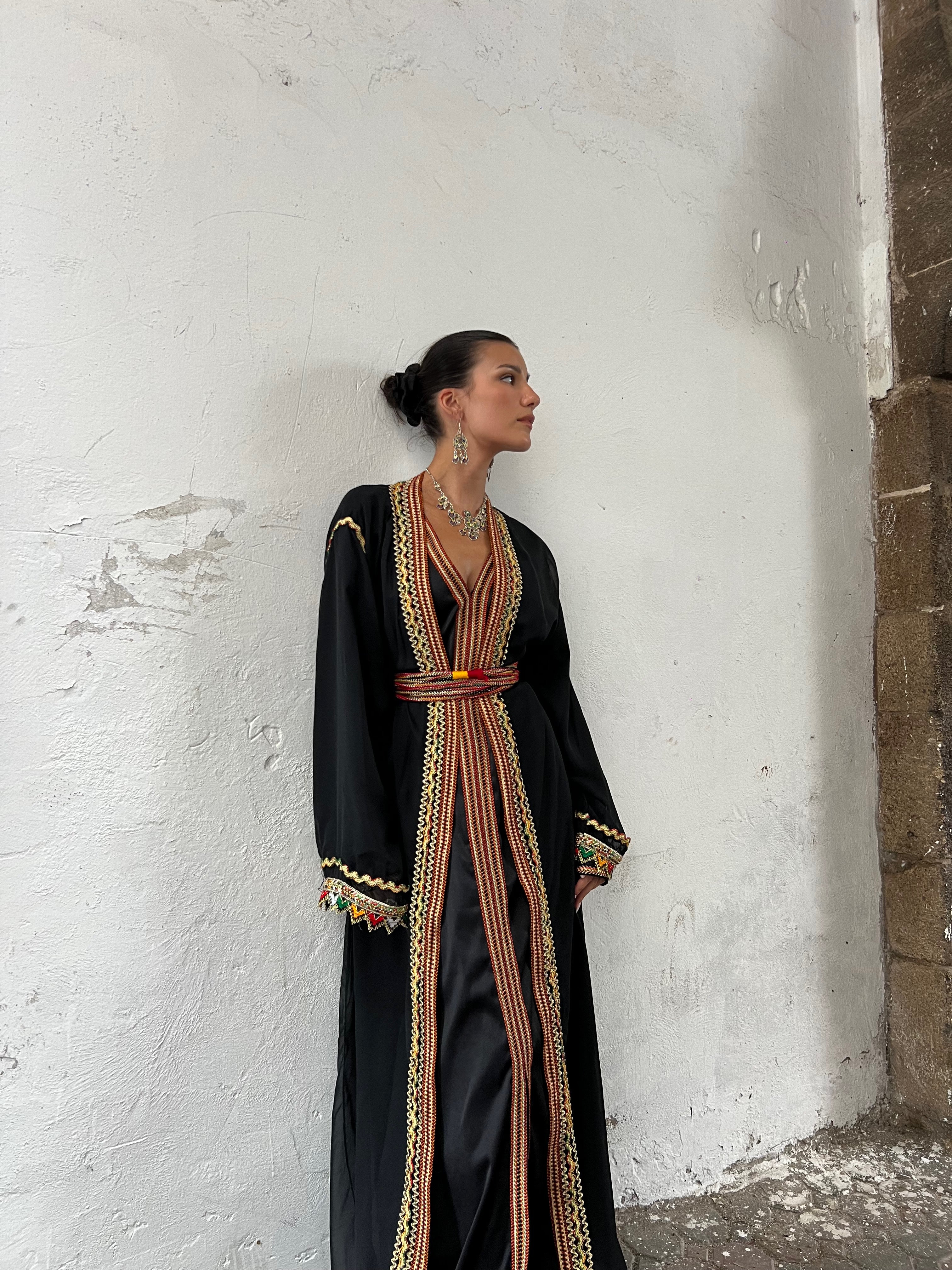 Robe Kabyle à Broderies Noires