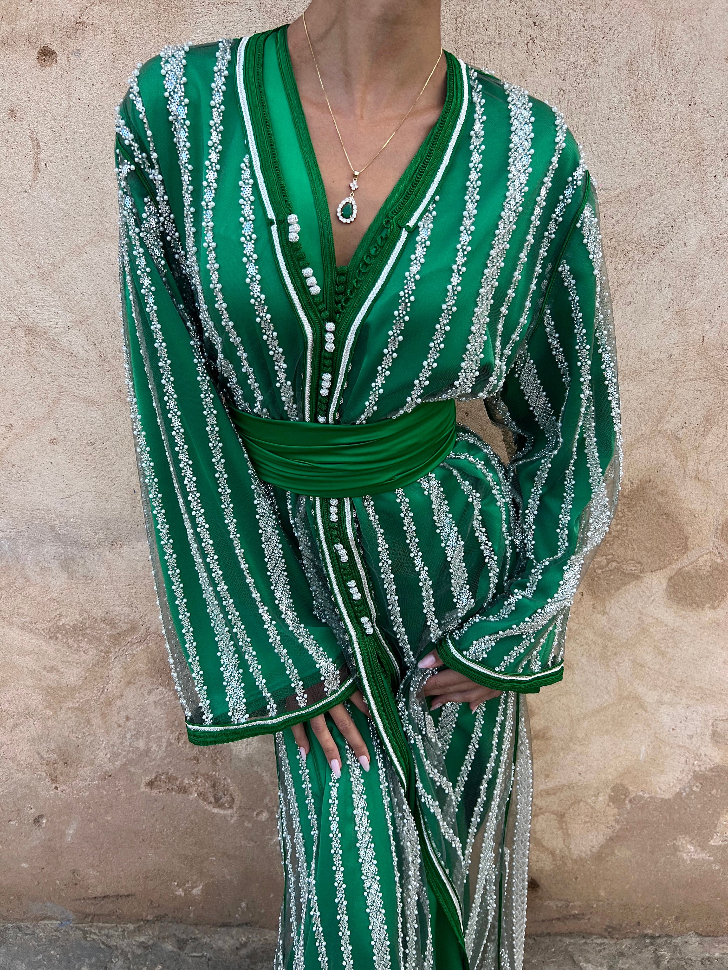 Caftan Vert à Perles Argentées