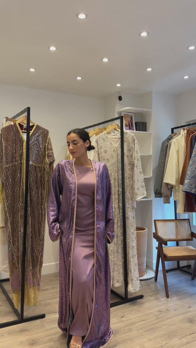 Ensemble Abaya kimono vue de face, coupe fluide et élégante 