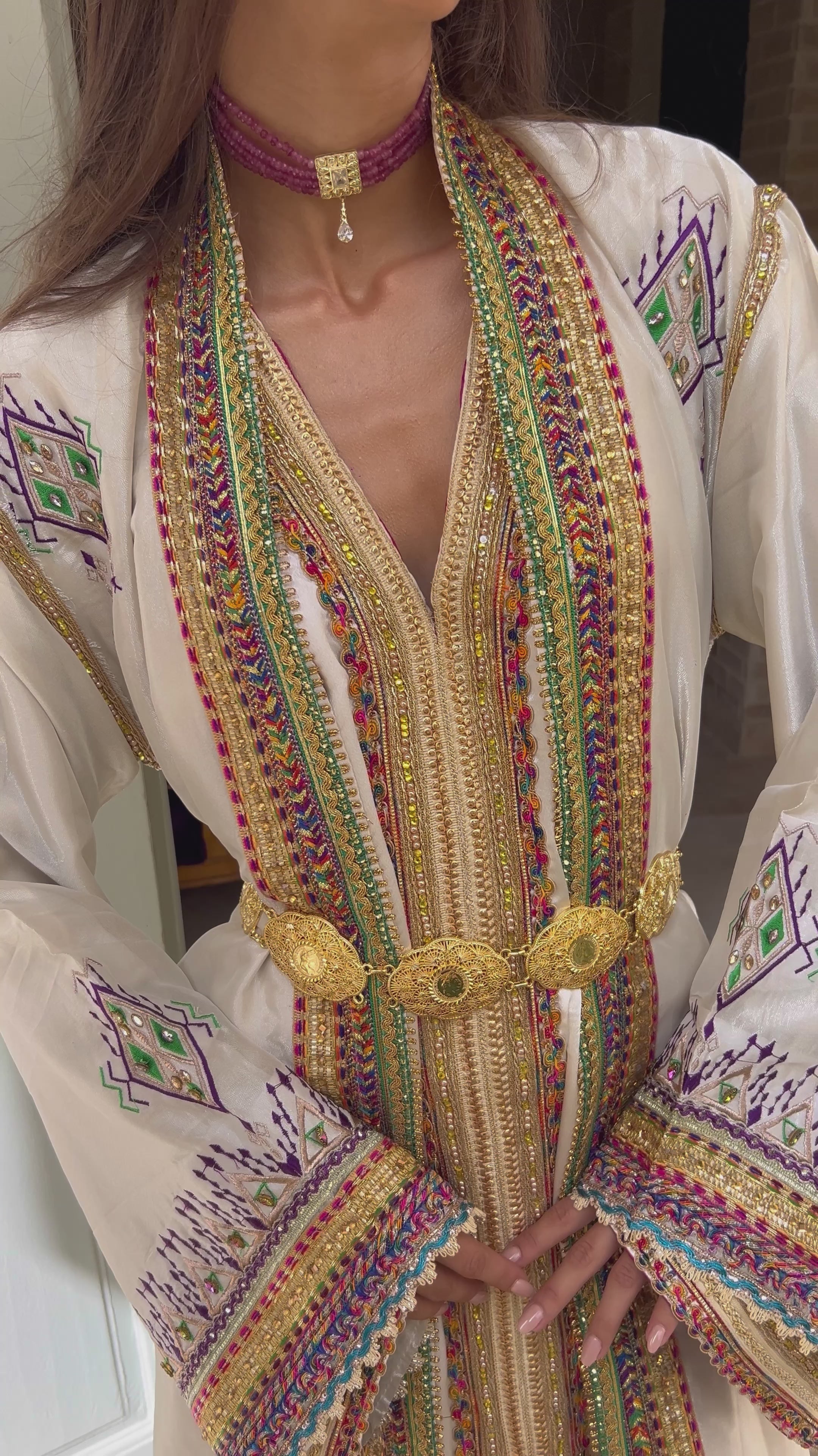 Robe Traditionnelle Kabyle a Broderies Colorees