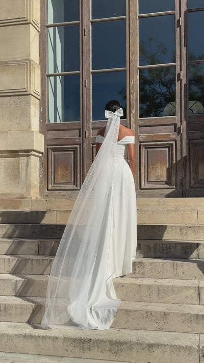 Vidéo du voile de mariée long en tulle avec nœud, présenté sous différents angles : face, profil, dos et en détail