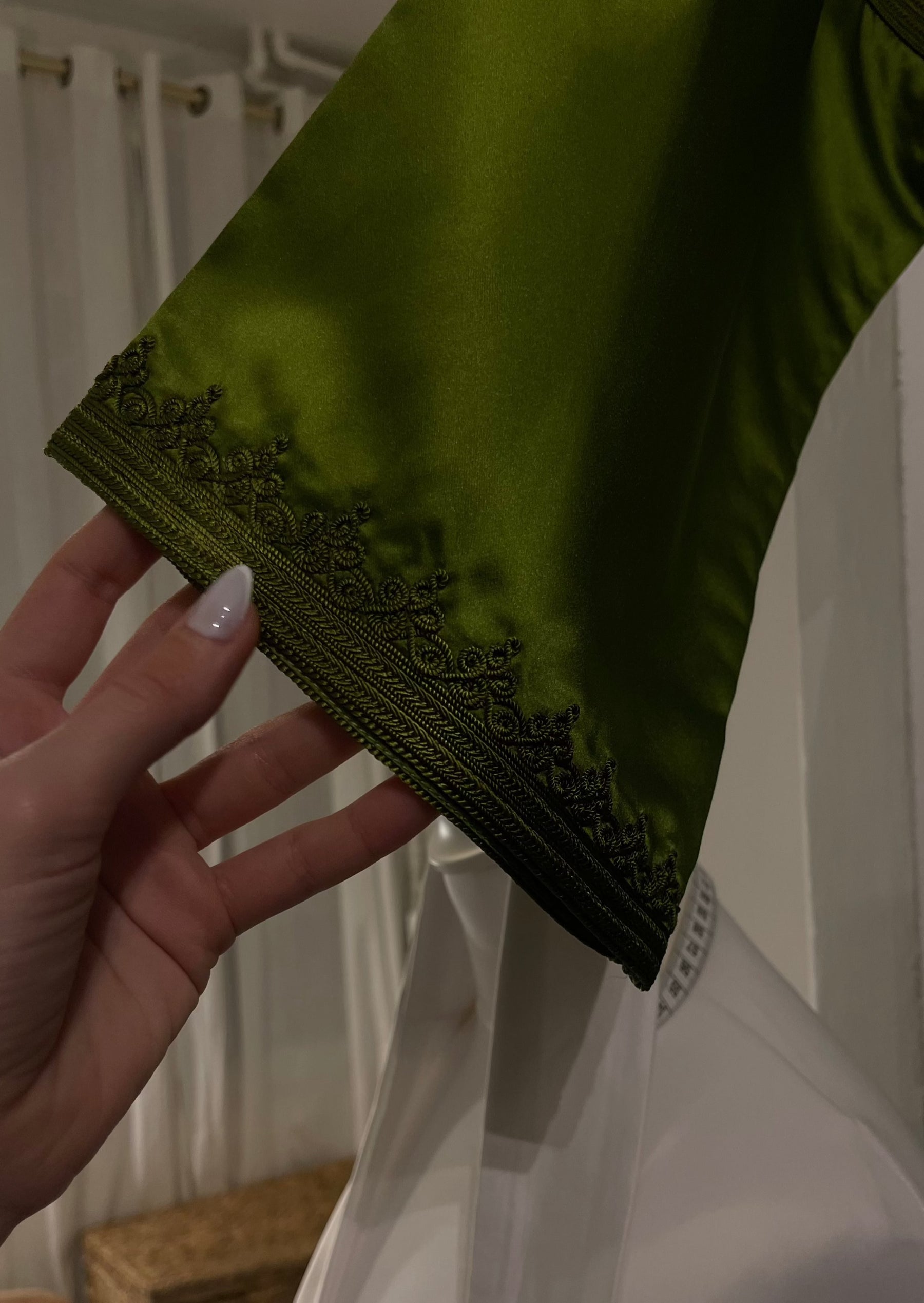 Caftan en Drap de Soie Vert Brodé