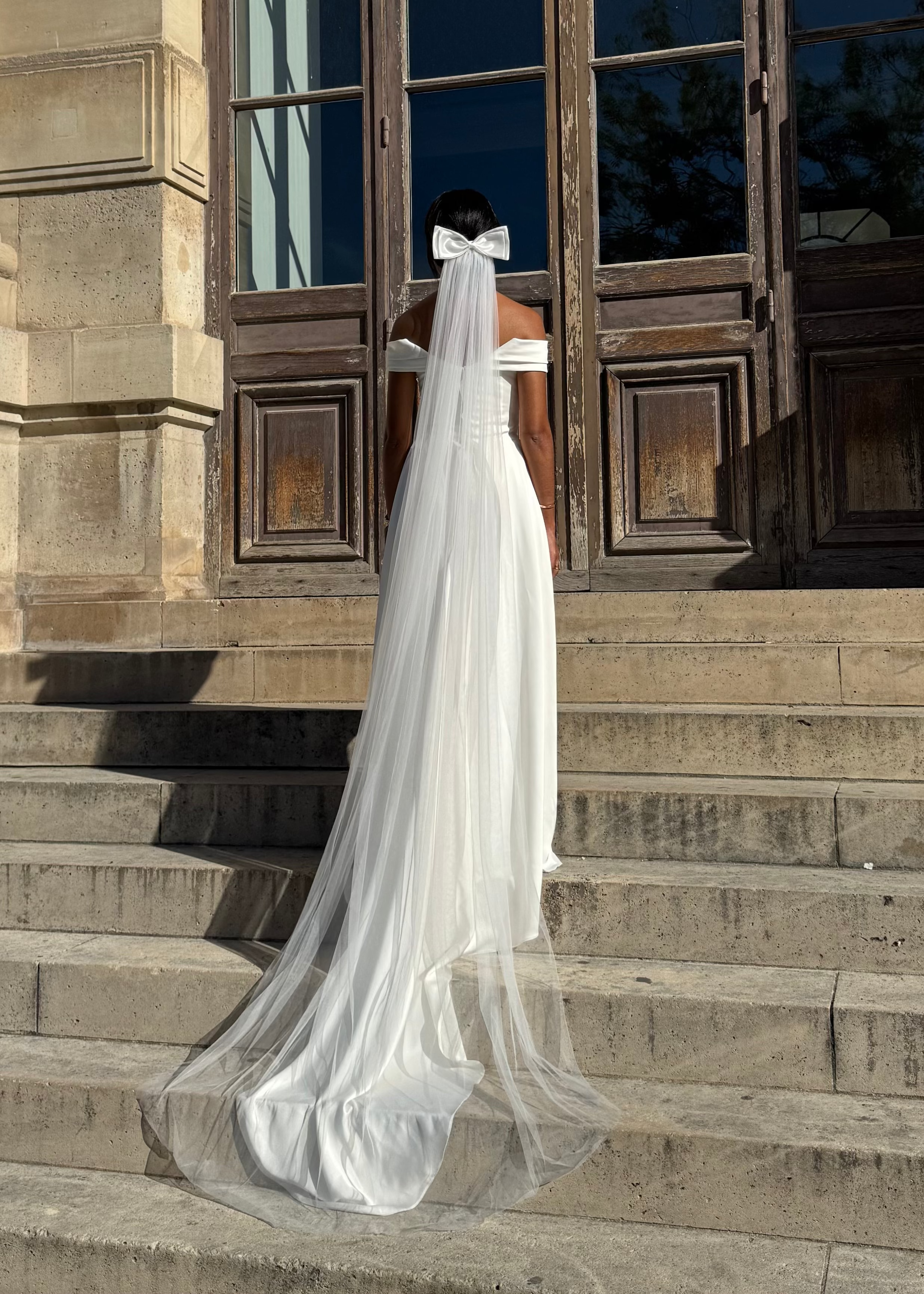 Voile de mariée long en tulle avec nœud élégant dans le dos