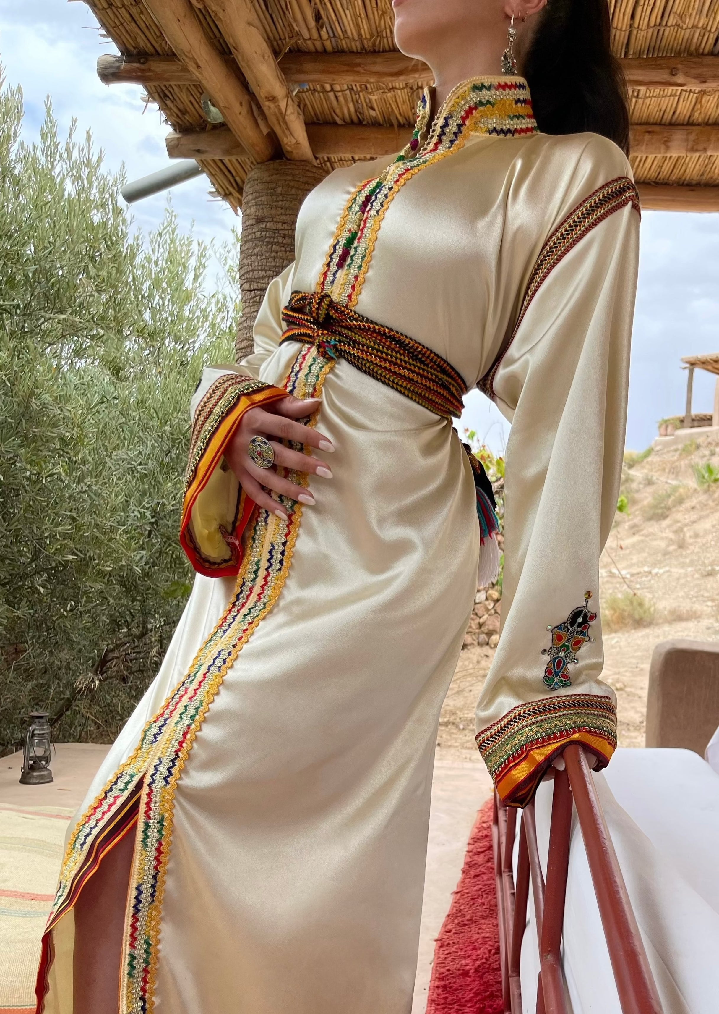 Zoom in on the beige Kabyle Kaftan with officier collar, showing the detail of the traditional embroidery and the quality of the fabric.