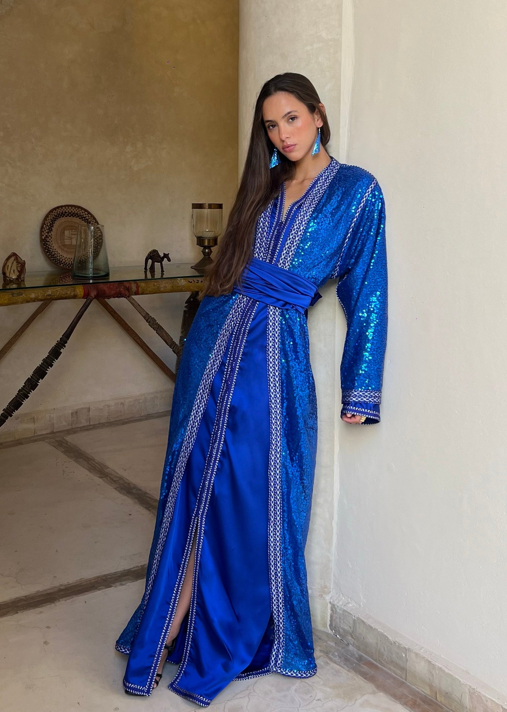 Blue Kaftan in sequined tulle, elegant cut and glittering fabric, front view on mannequin
