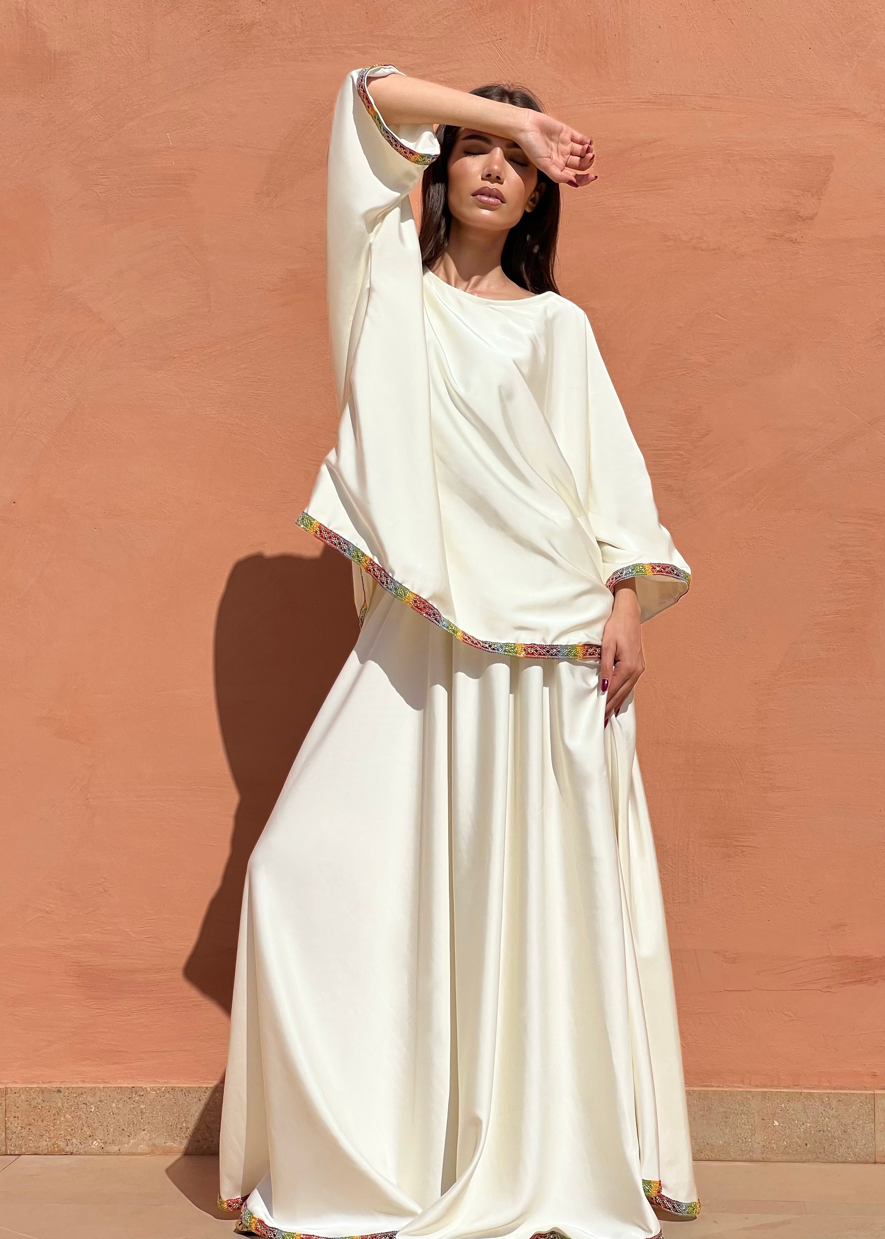 Profile of Kabyle ensemble in white silk, elegant skirt and modern oversized t-shirt