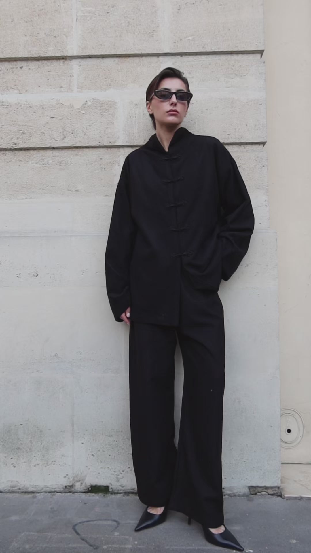 Video of a black cashmere ensemble with Moroccan buttons in motion 