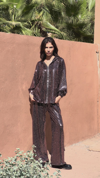 Set with zipped hoodie and bronze pants with jacquard sfifa, a modern, elegant Moroccan-inspired look.
