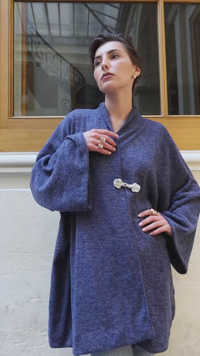 Video showing how to wear the blue wool cardigan with Moroccan crochet. 