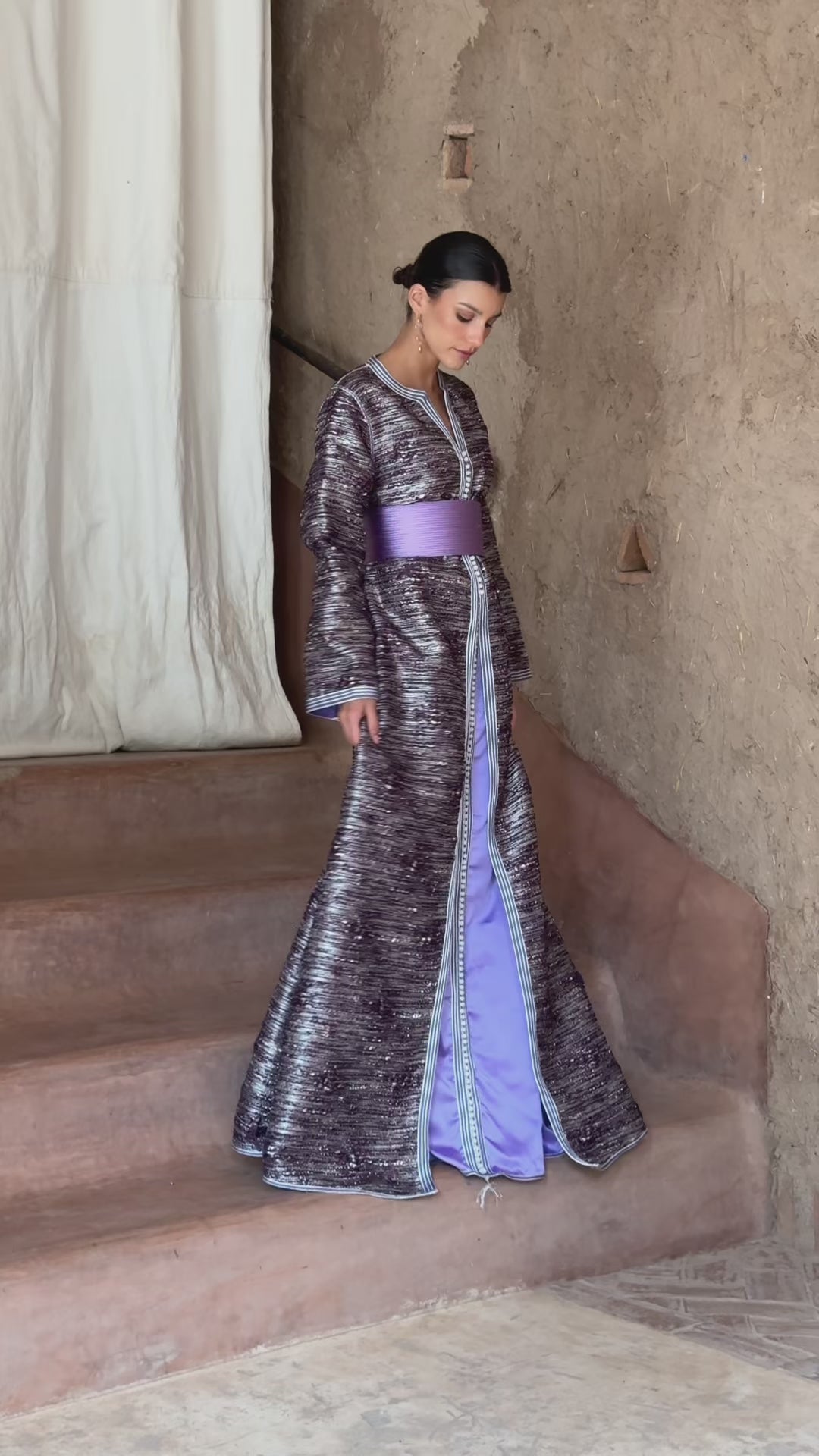 Video presentation of the purple brocade Kaftan worn in situ, showing movements and details of the garment.