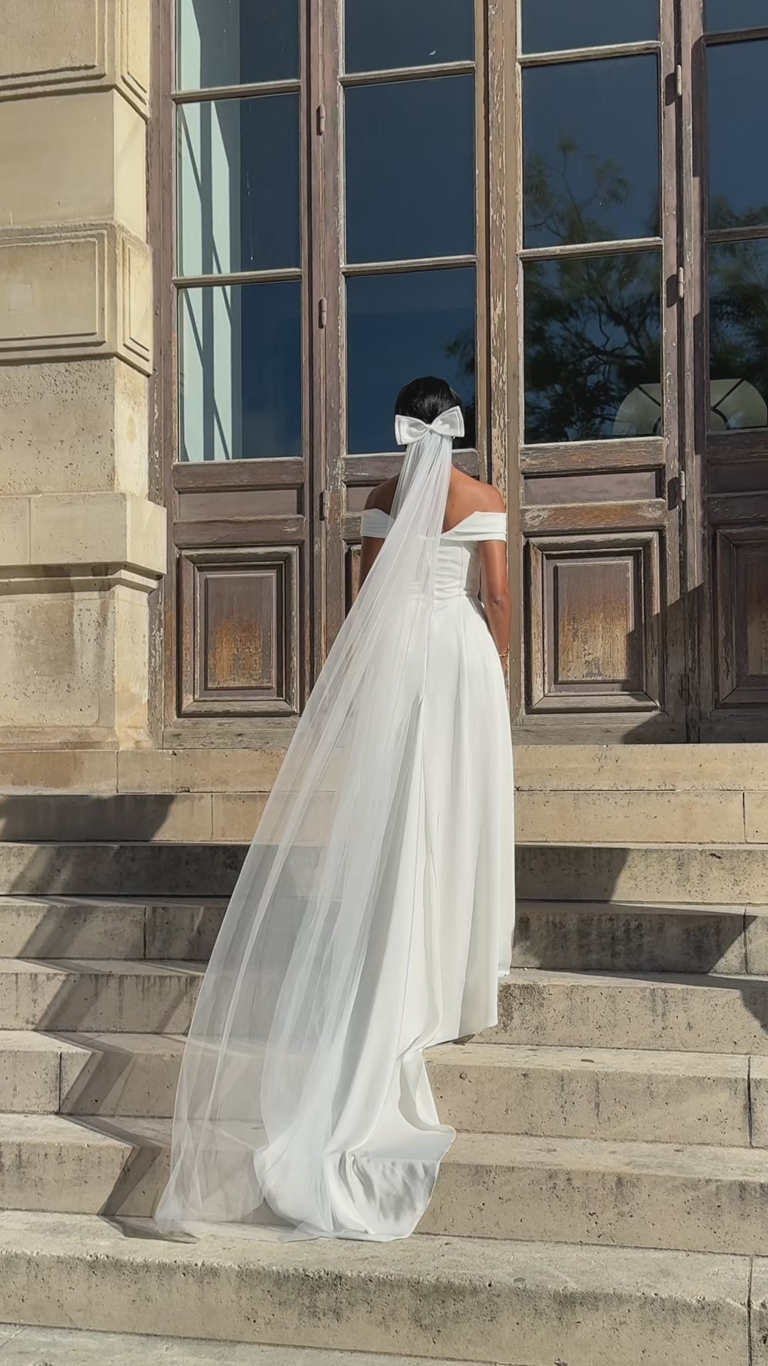 Video of long tulle bridal veil with bow, shown from different angles: front, profile, back and in detail