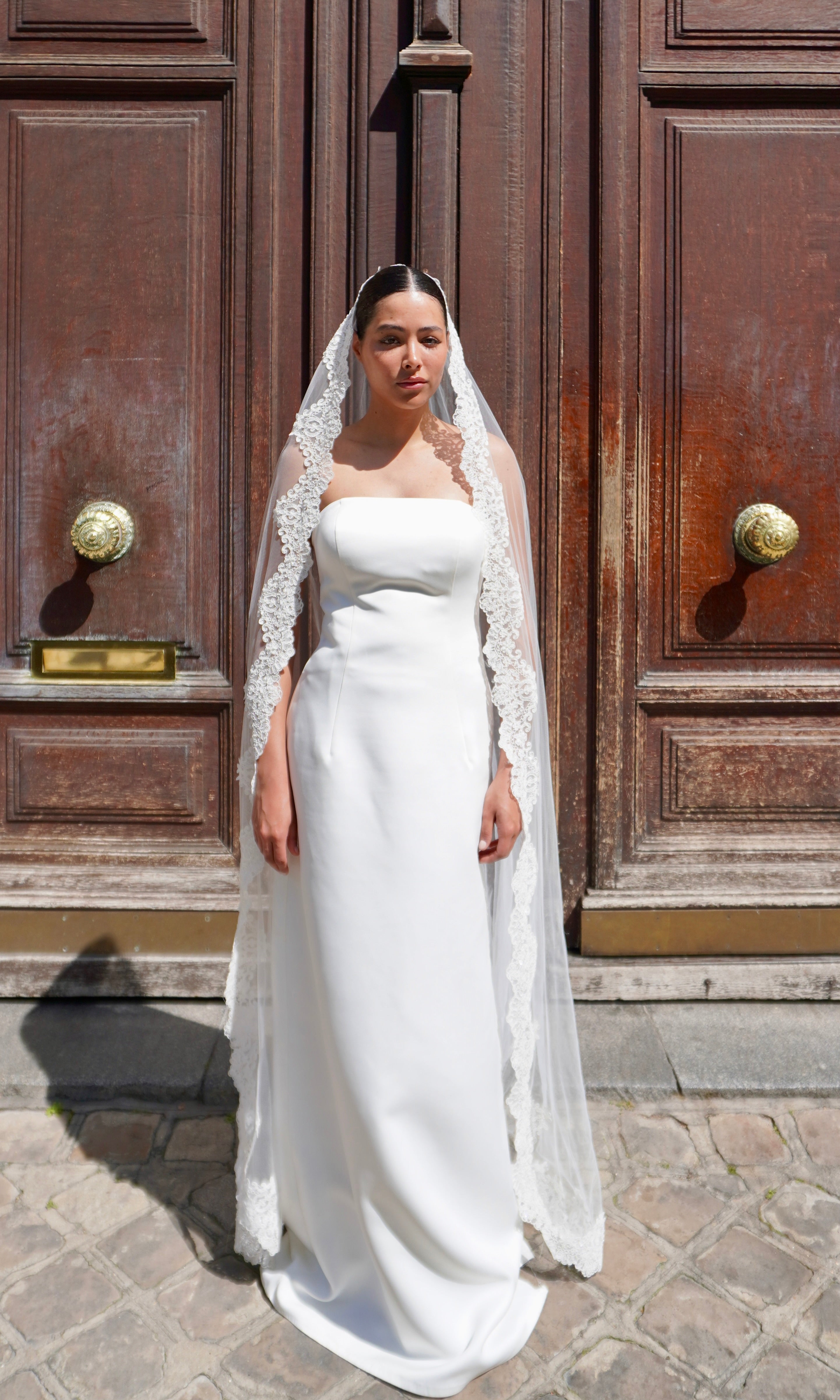 Wedding veil with refined lace trim – front view showcasing the border details