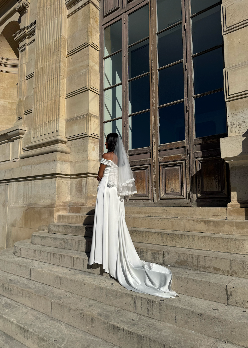 Short bridal veil with floral lace trim, back view